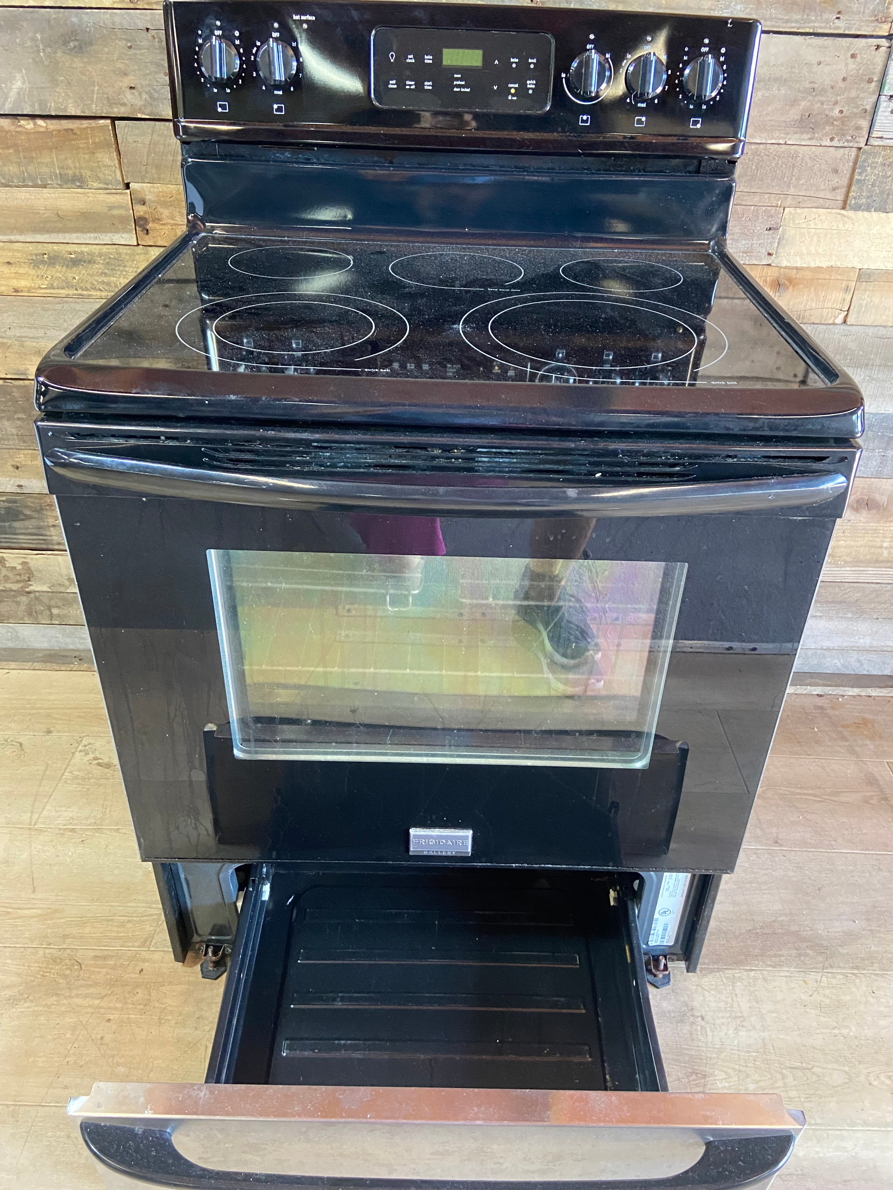 Frigidaire Black/Stainless 5 Burner Range With Convection