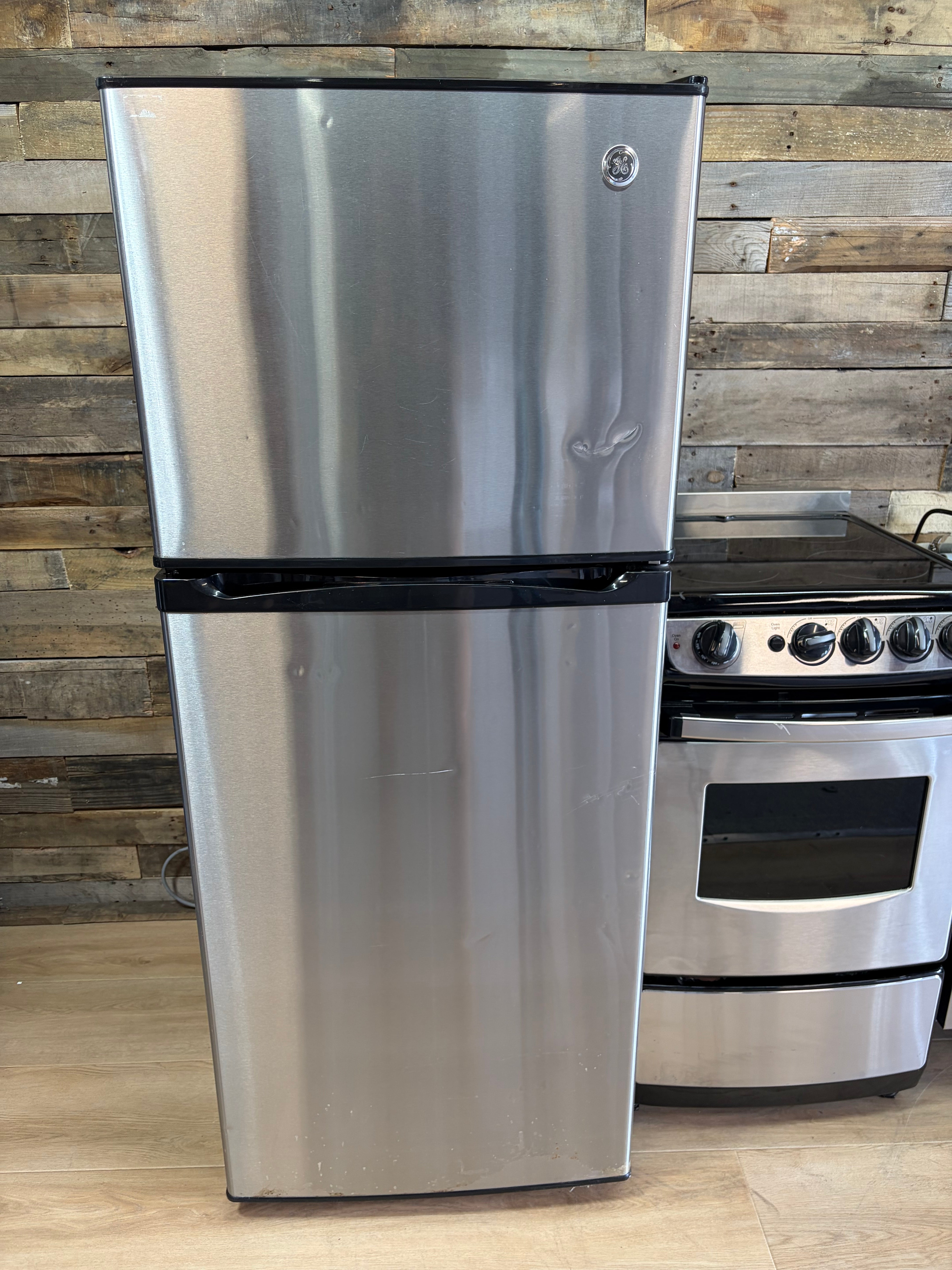 GE Apartment Size Kitchen Set