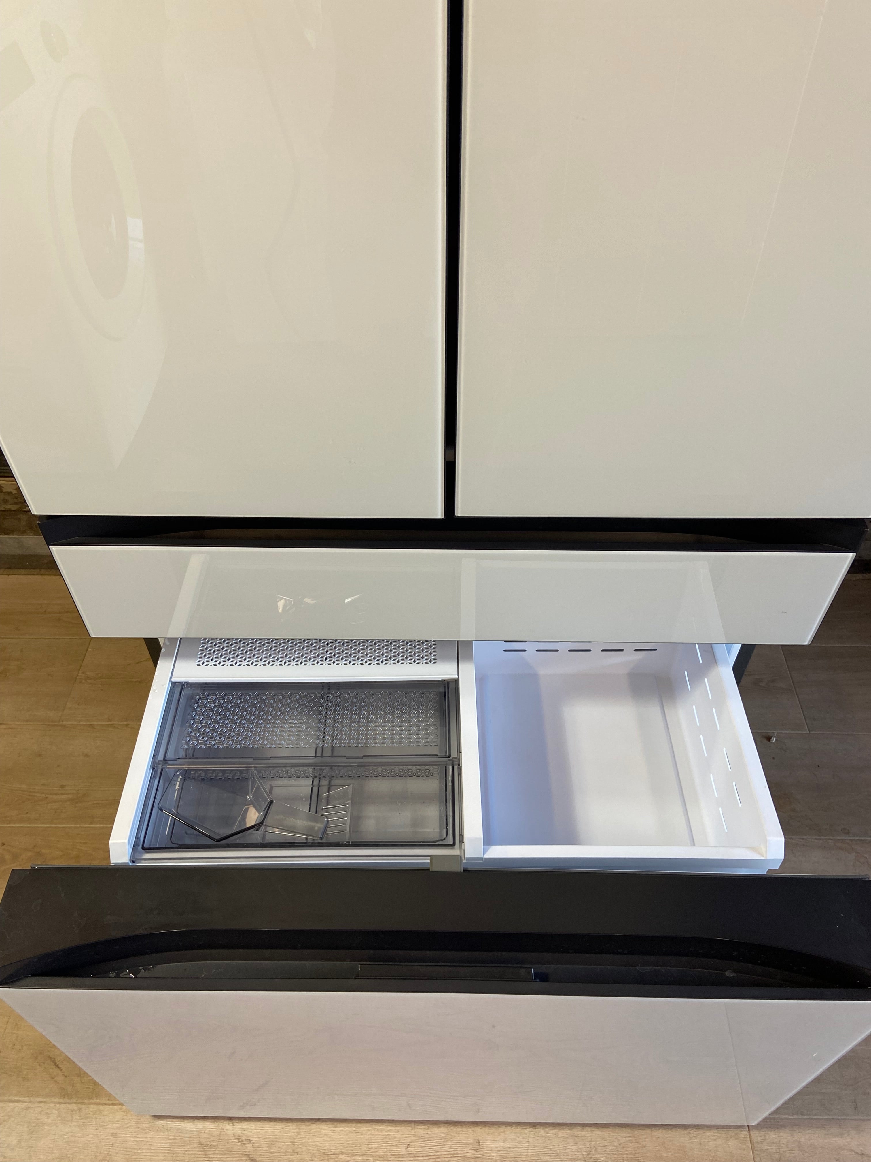 Samsung Bespoke Counter-Depth Beverage Center 23-cu ft 4 -Door 36-in Wide with Dual Ice Maker and Door within Door ( White Glass )