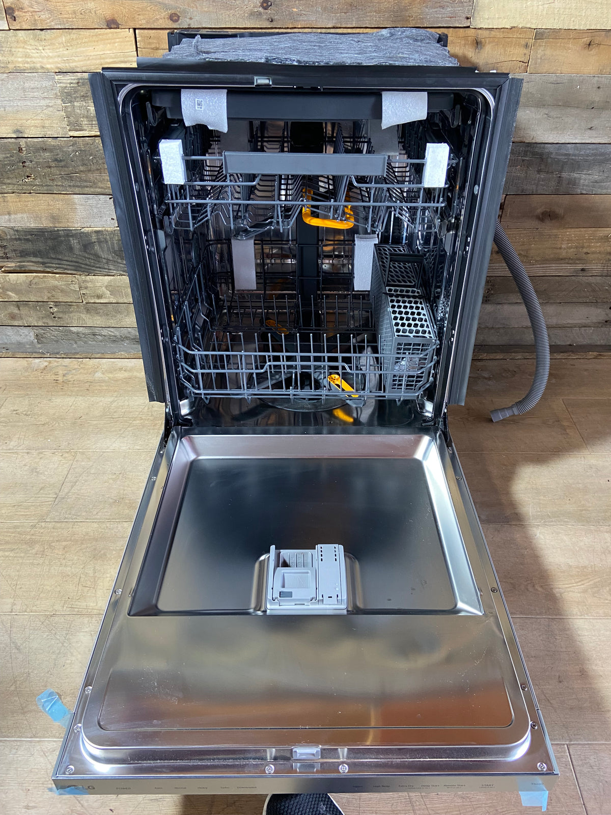 LG ThinQ FlushFit 24-in Top Control Built-in Dishwasher ( Printproof Stainless Steel ) With Third Rack, QuadWash