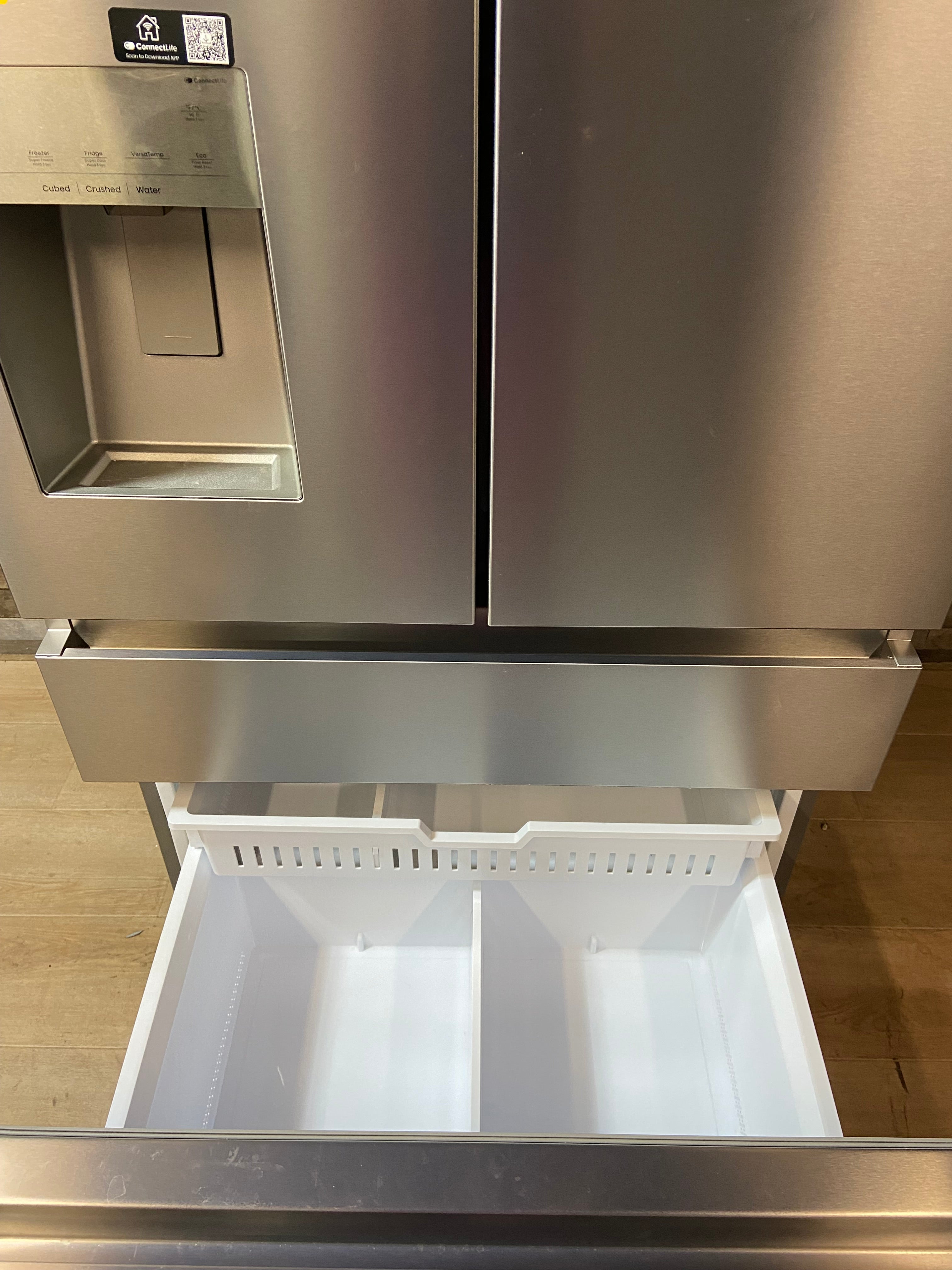 Hisense PureFlat Standard-Depth 25.6-cu ft 36-in Wide with Ice Maker ( Fingerprint resistant stainless steel )