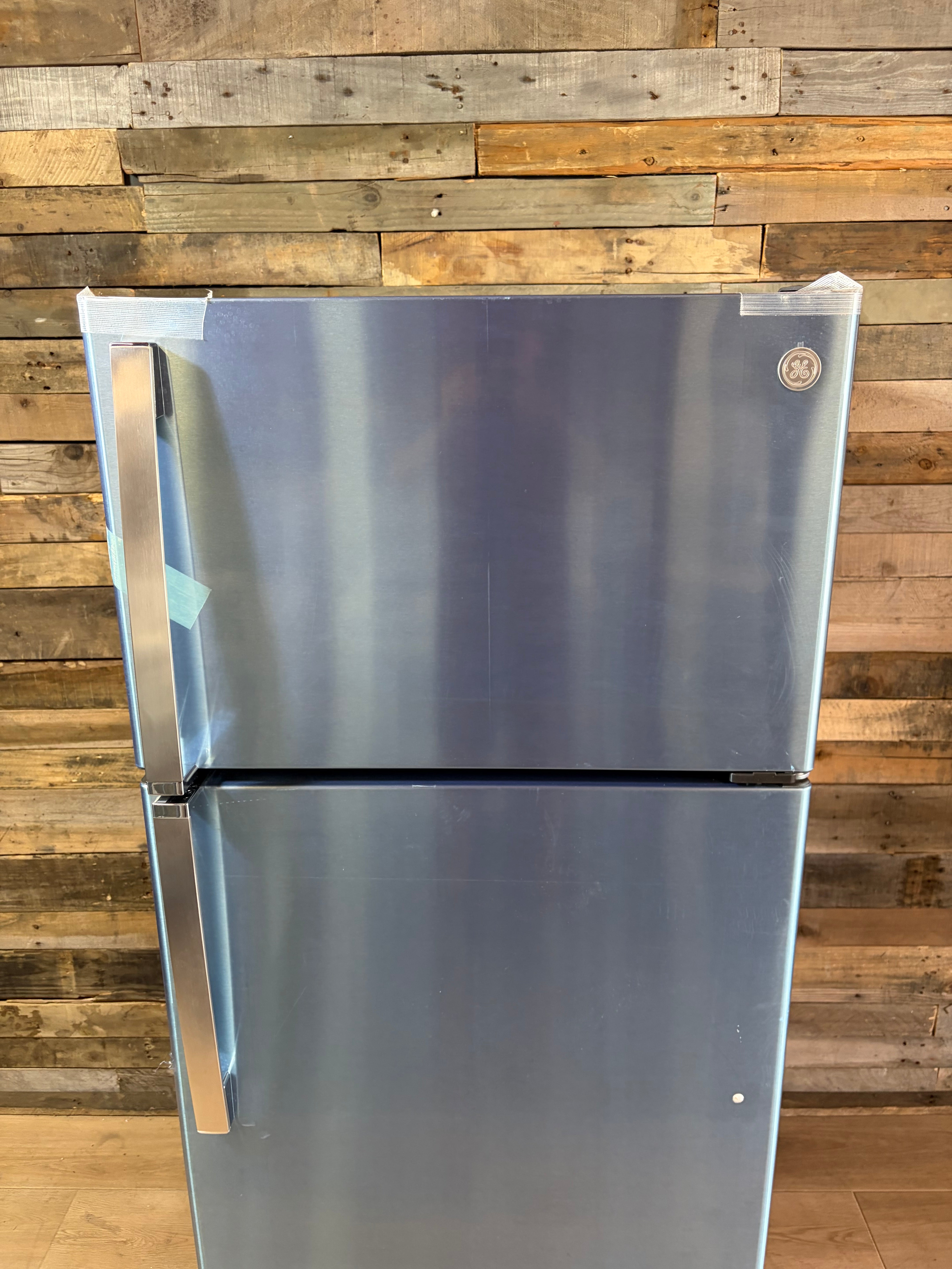 16.6 cu. ft. Top Freezer Refrigerator in Stainless Steel