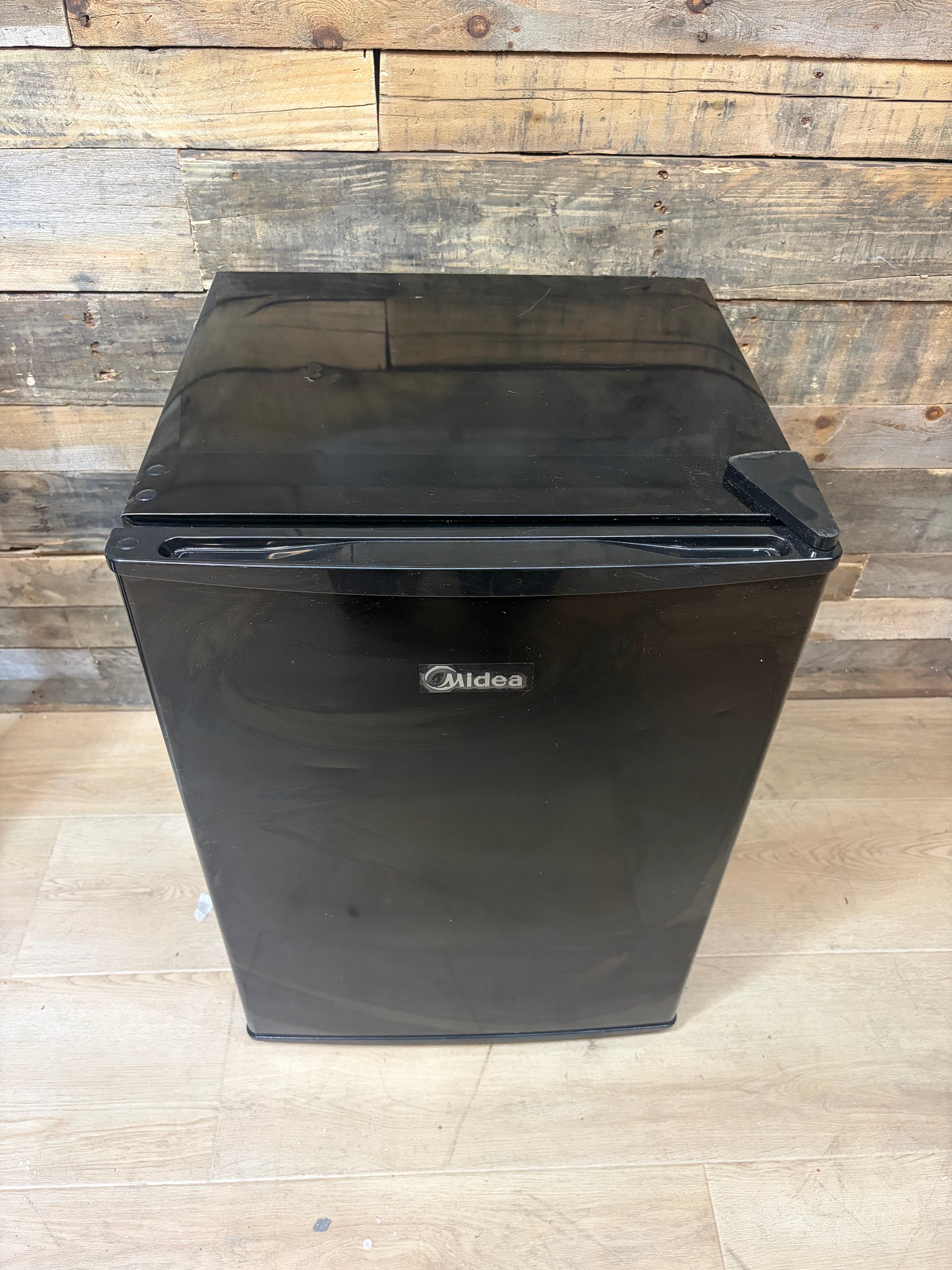 Midea MRM27S5BBB 2.7 Cu Ft Compact Mini Refrigerator – Black