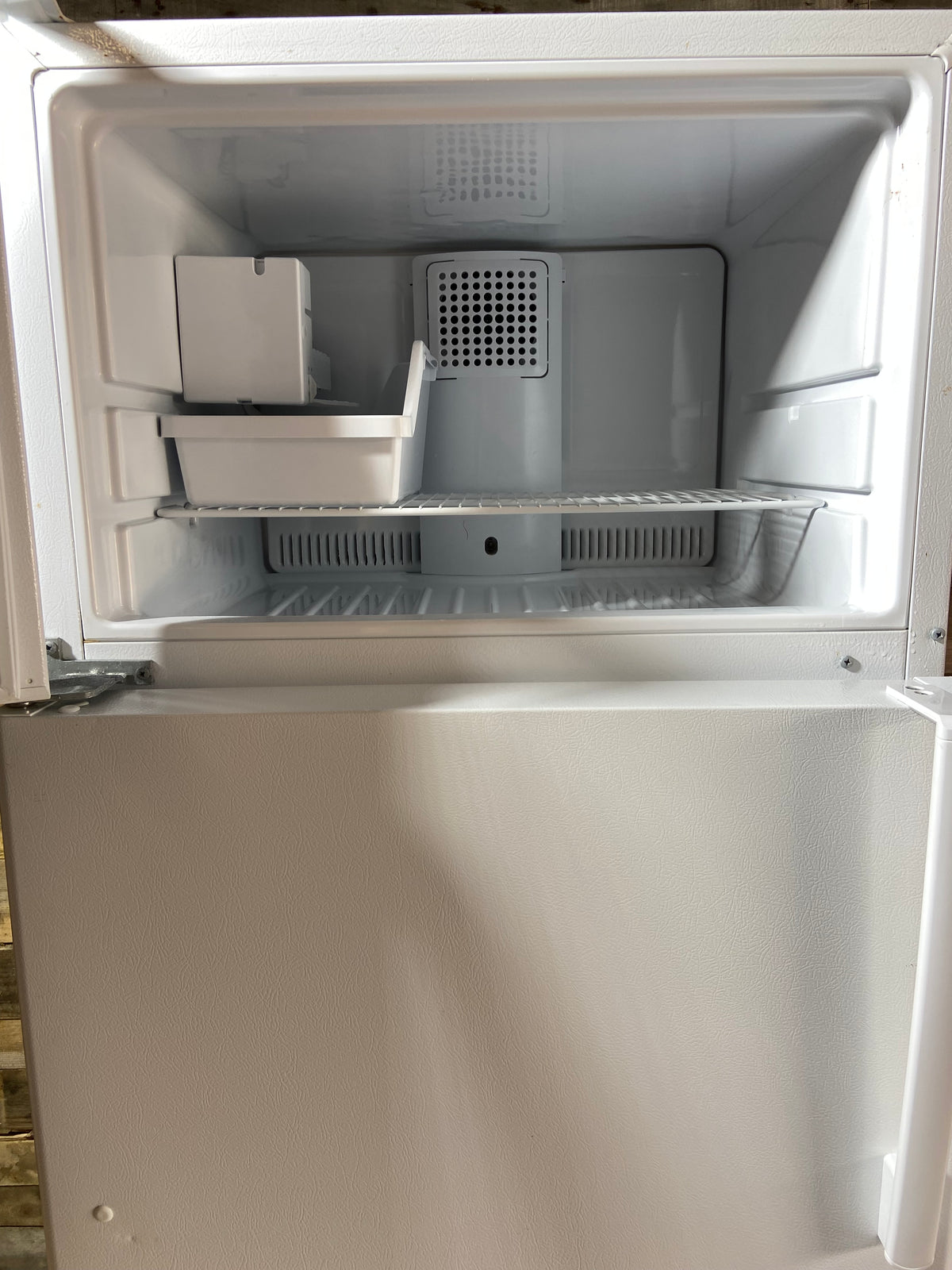 GE Top Bottom Refrigerator With Ice Maker