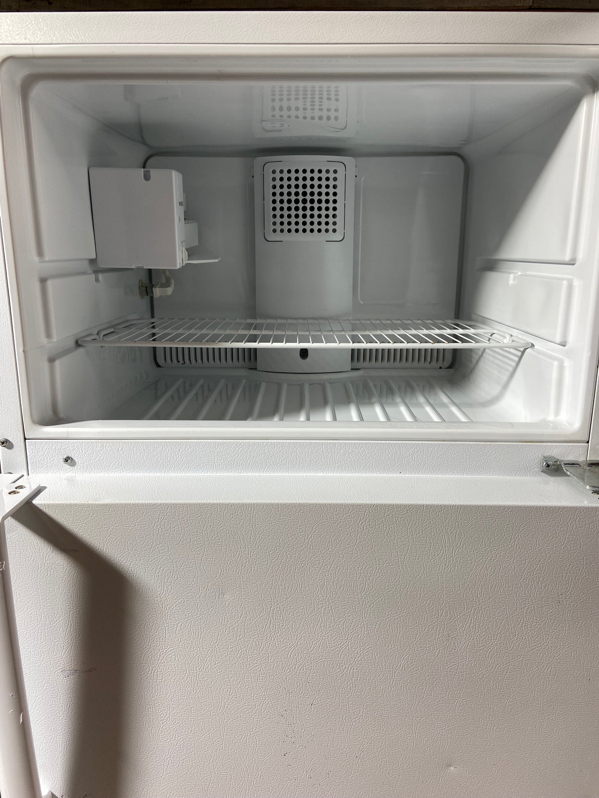 GE White Top/Bottom Refrigerator With Ice Maker