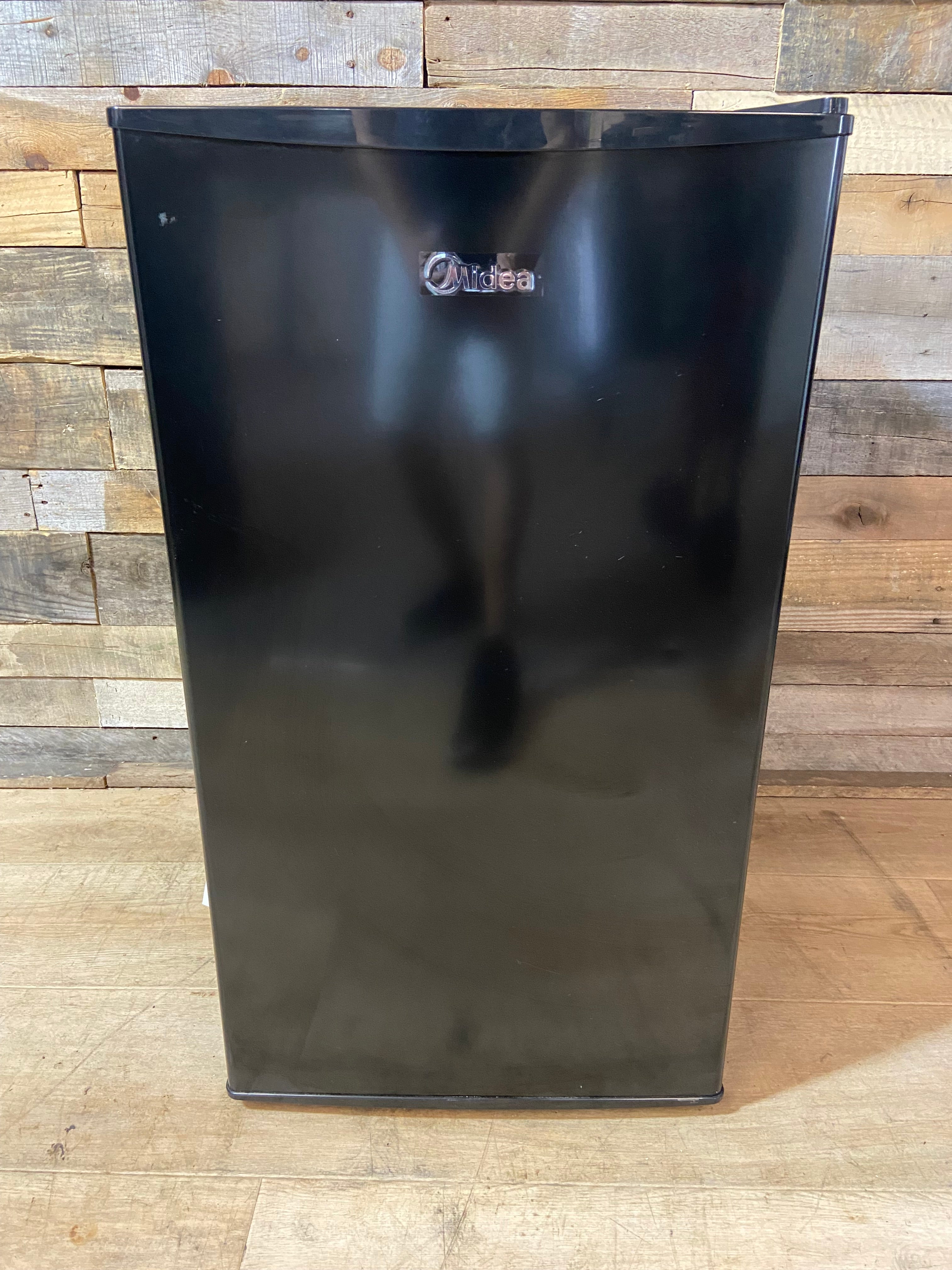 Midea 3.3-cu ft Mini Fridge ( Black ) ENERGY STAR