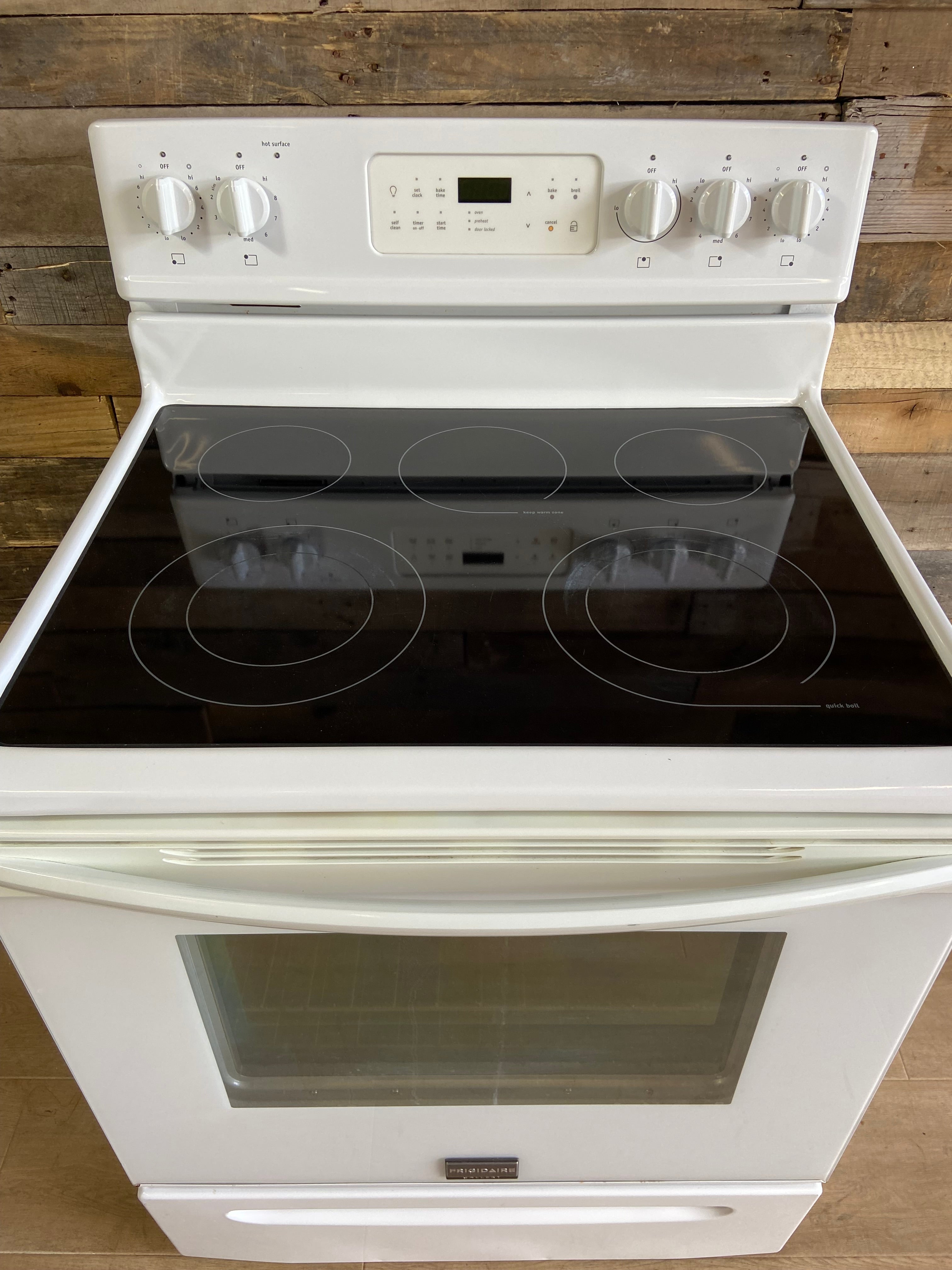 Frigidaire Gallery White Glass Top 5 Burner Range
