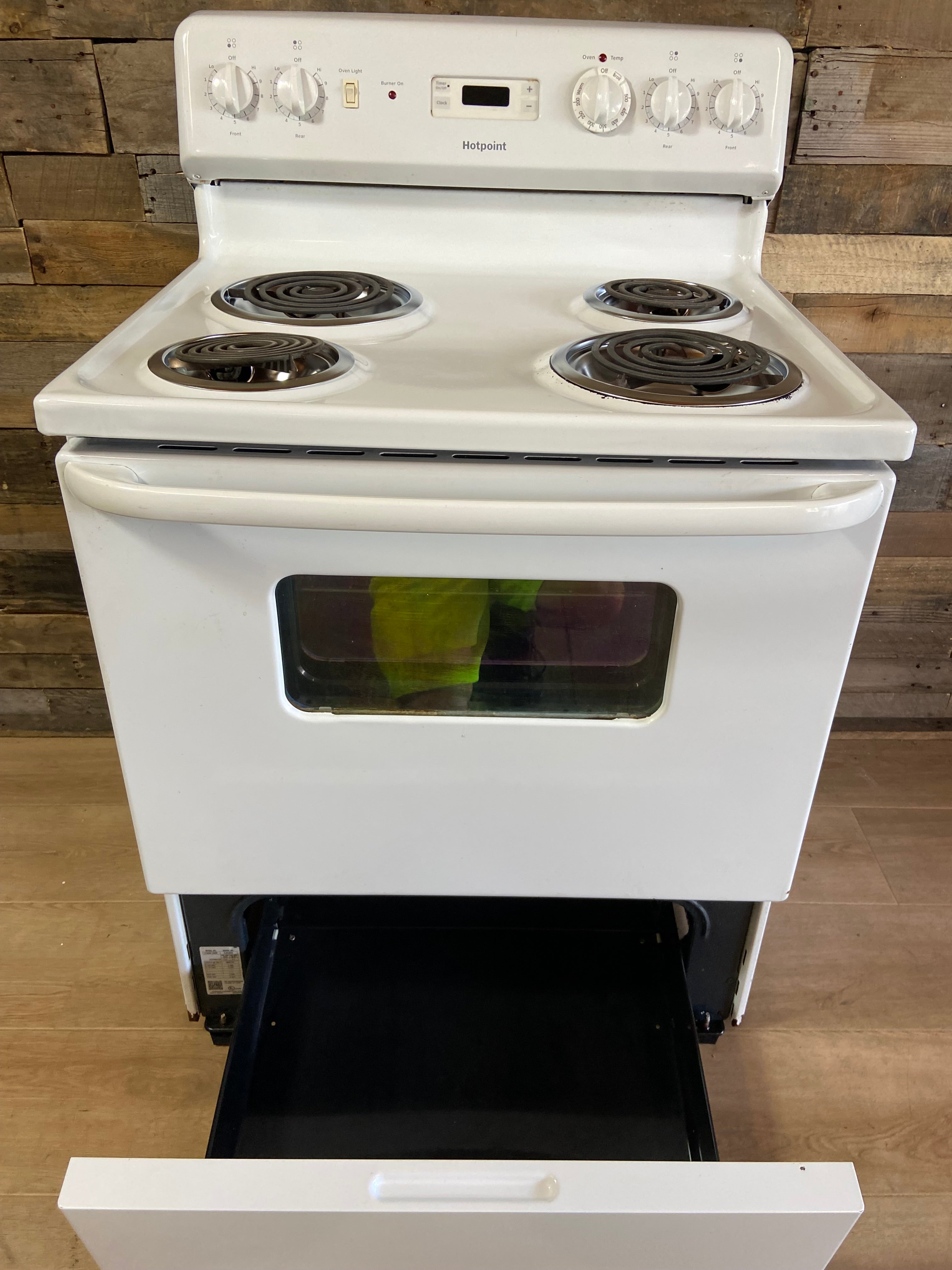 White Digital Hotpoint 4 Burner Coil Top Range