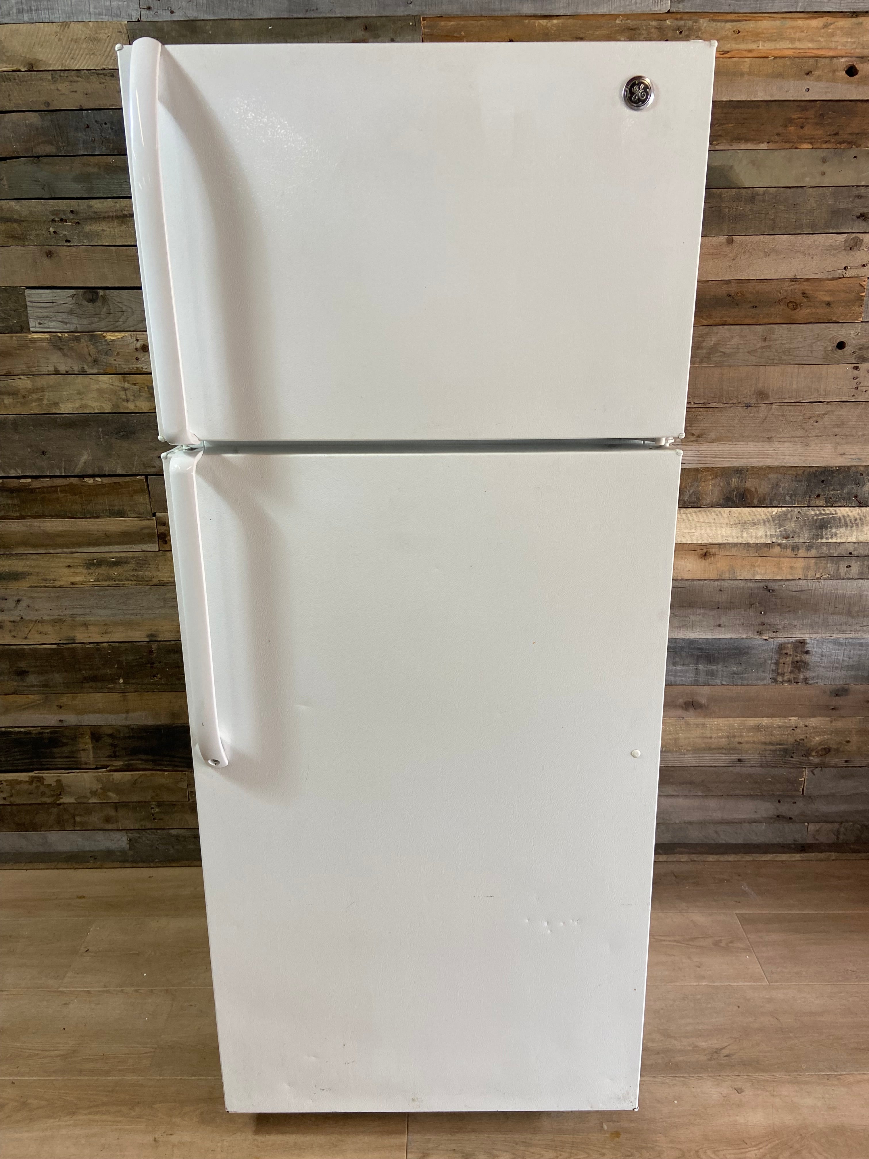 Ge White Top/Bottom Fridge