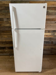 GE White Top/Bottom Refrigerator With Ice Maker