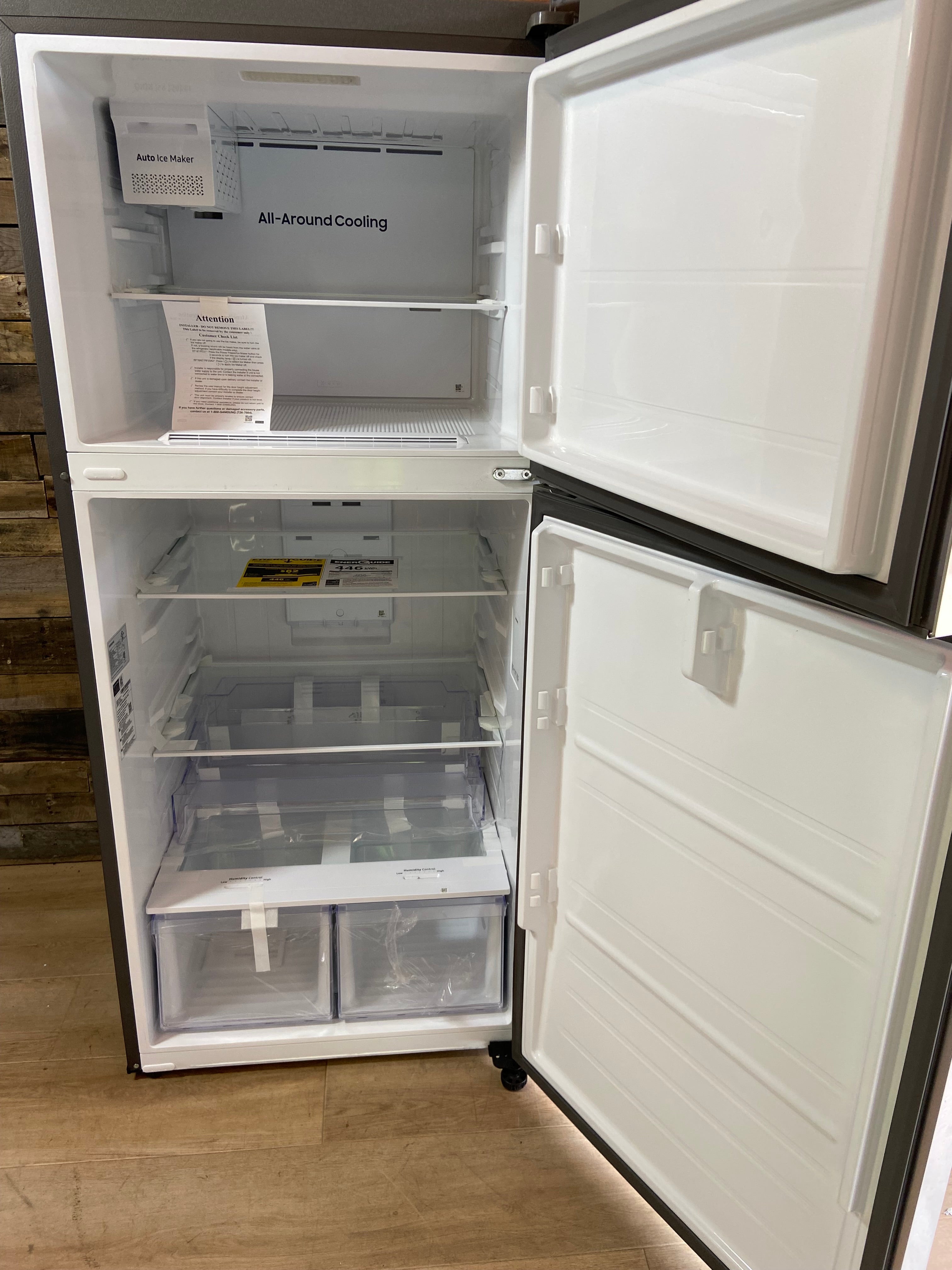 Samsung Garage Ready 17.5-cu ft Standard-Depth 28-in Wide Top-Freezer Refrigerator