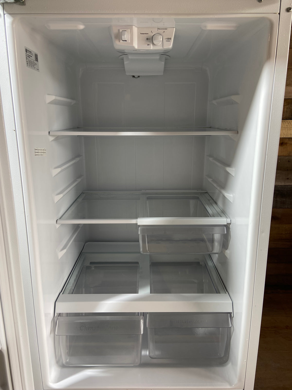 GE Top Bottom Refrigerator With Ice Maker