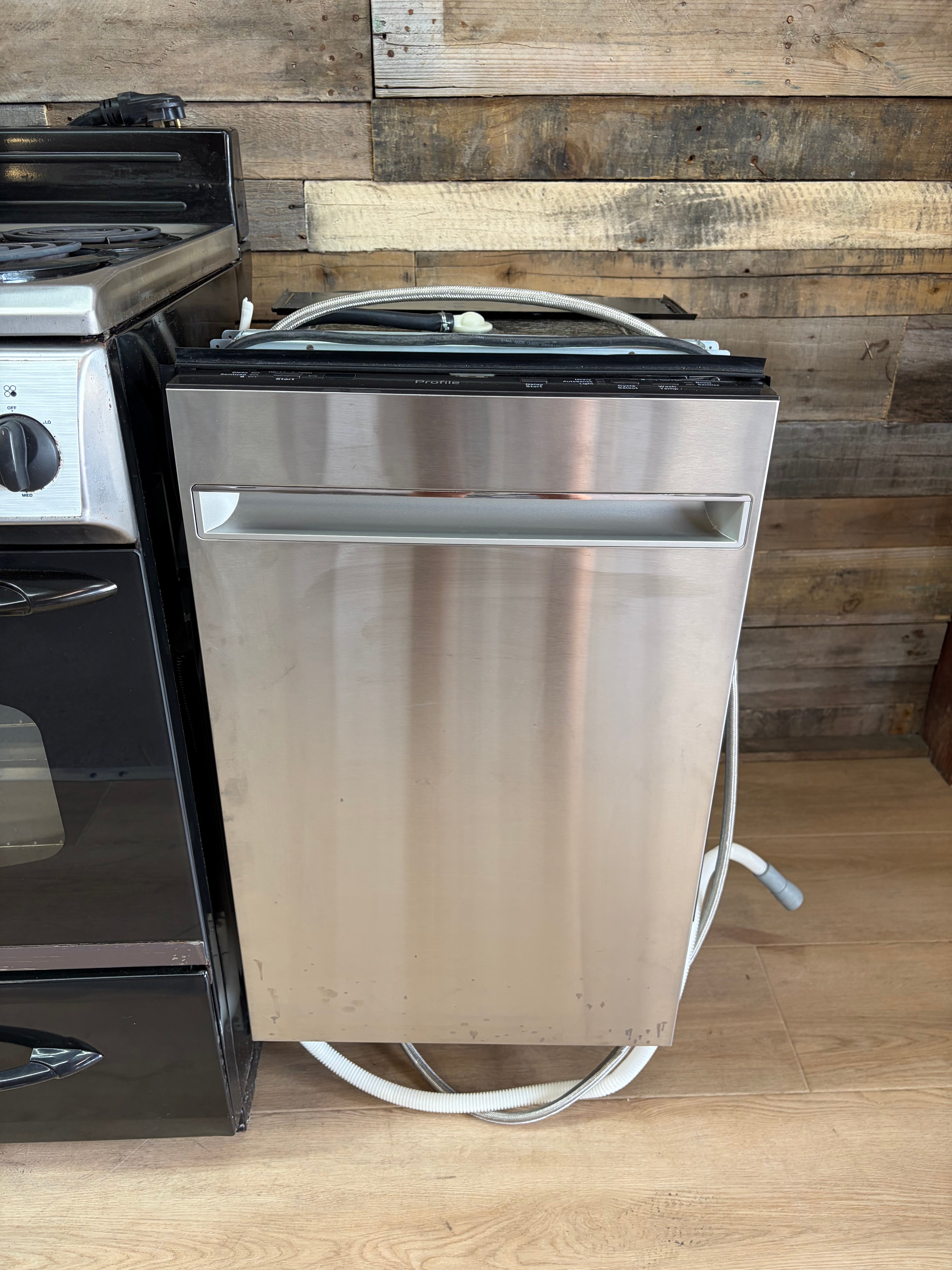 GE Apartment Sized Stainless Kitchen Set