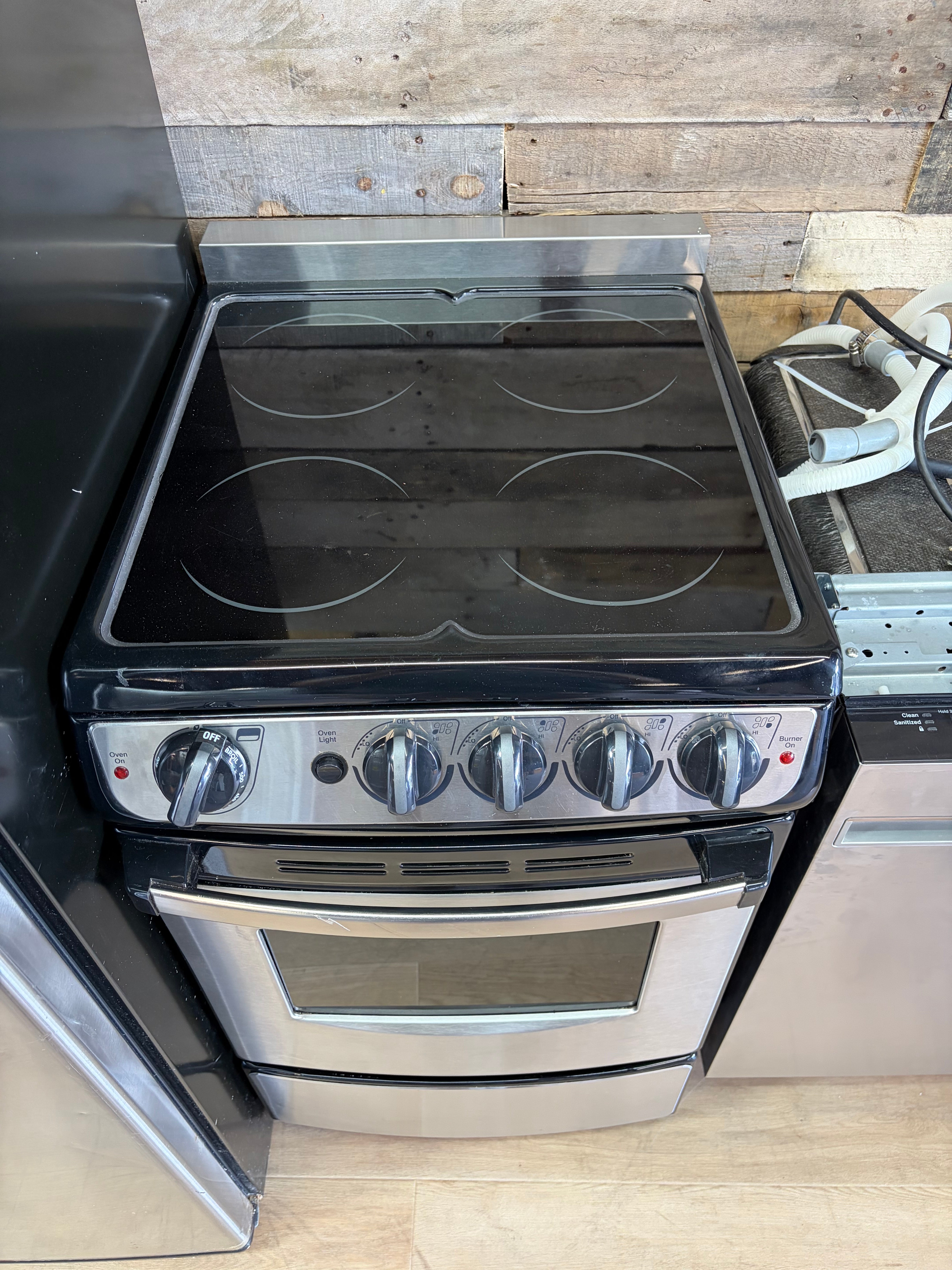 GE Apartment Size Kitchen Set