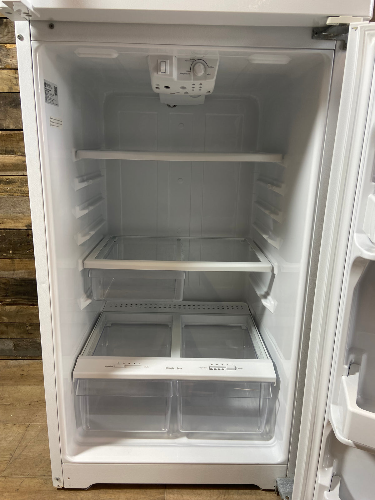 GE White Top/Bottom Refrigerator With Ice Maker