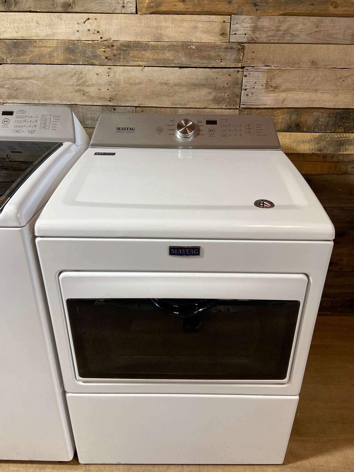 Maytag Large Capacity Glass Lid Washer & Dryer Set