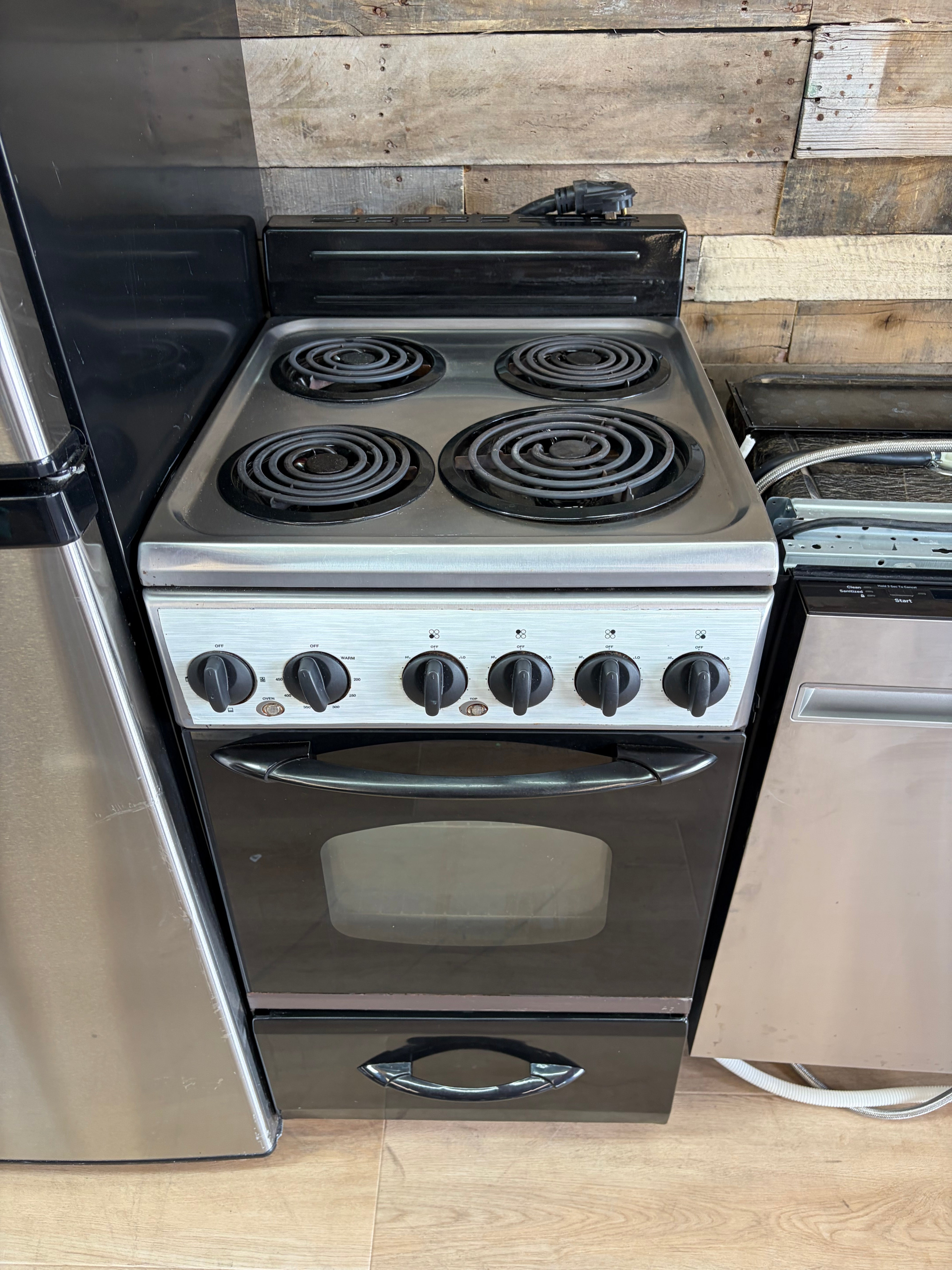 GE Apartment Sized Stainless Kitchen Set