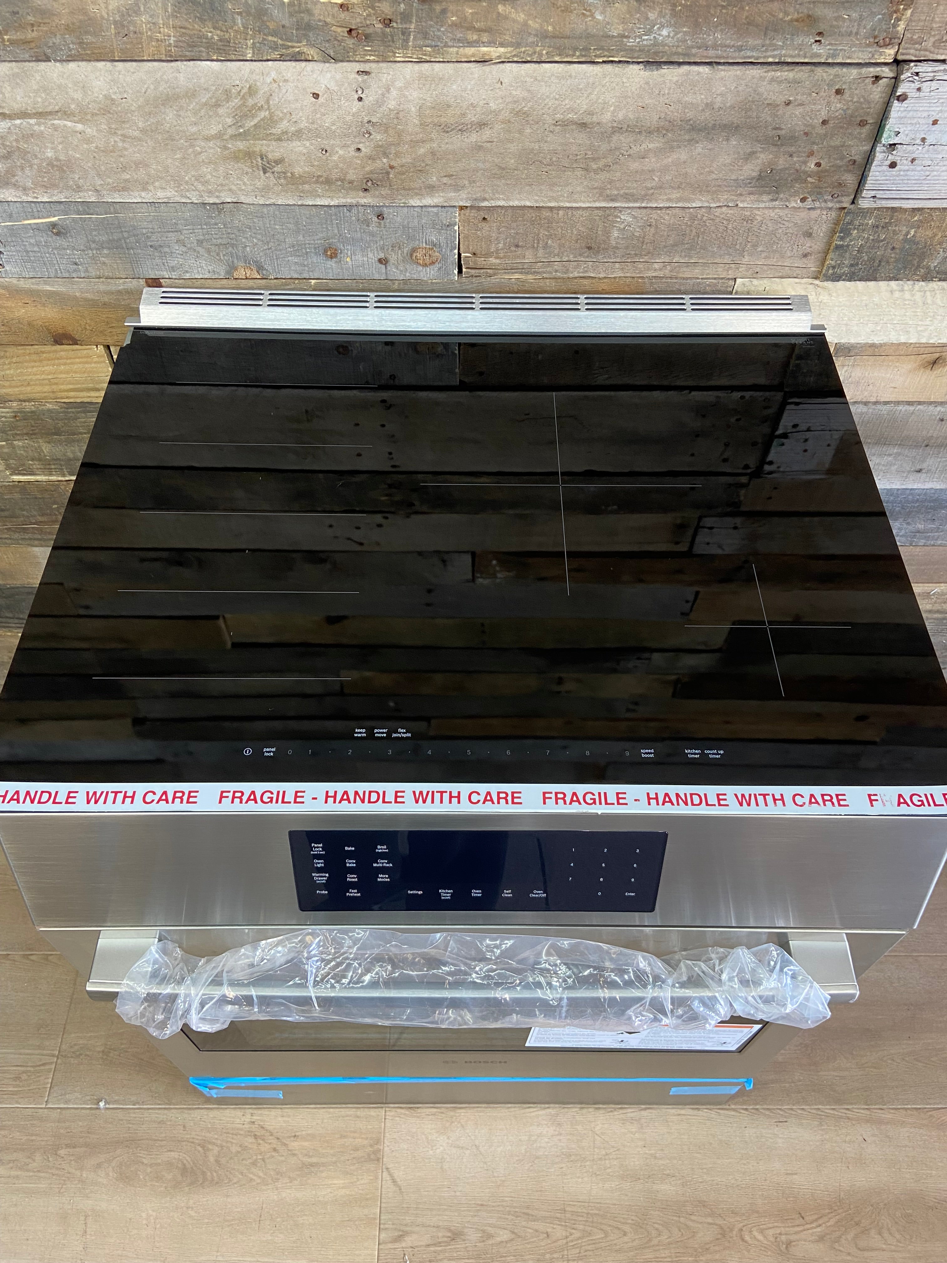 Bosch Benchmark Series HIIP057U
30 Inch Slide-In Induction Range