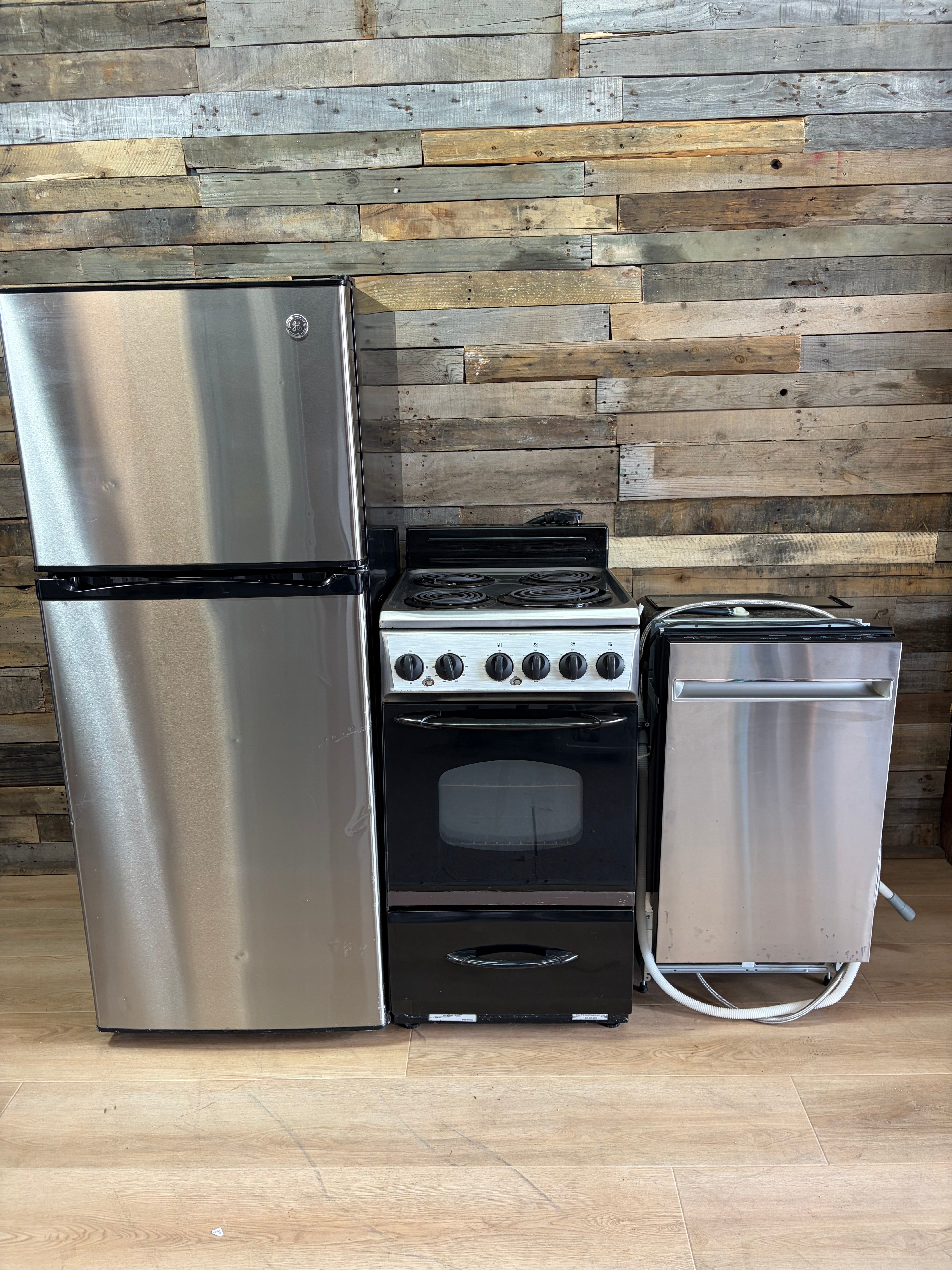 GE Apartment Sized Stainless Kitchen Set