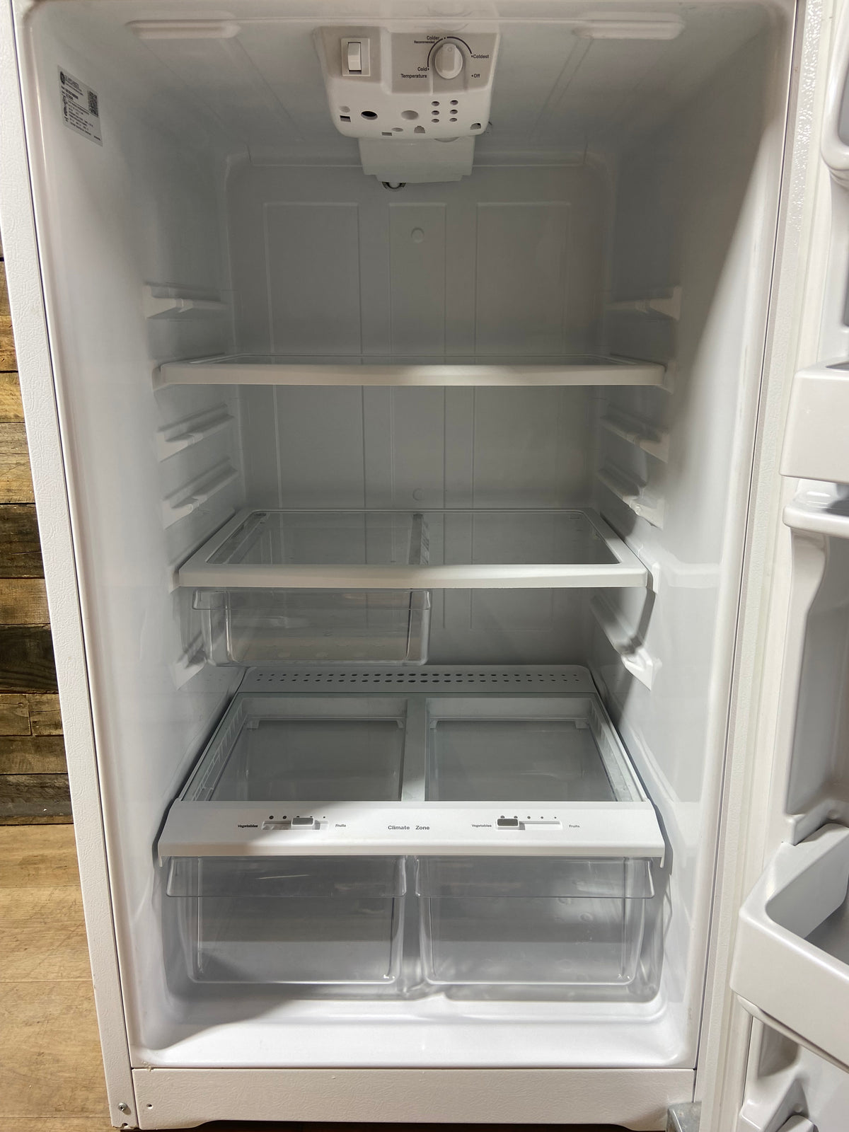 GE White Top/Bottom Refrigerator With Ice Maker