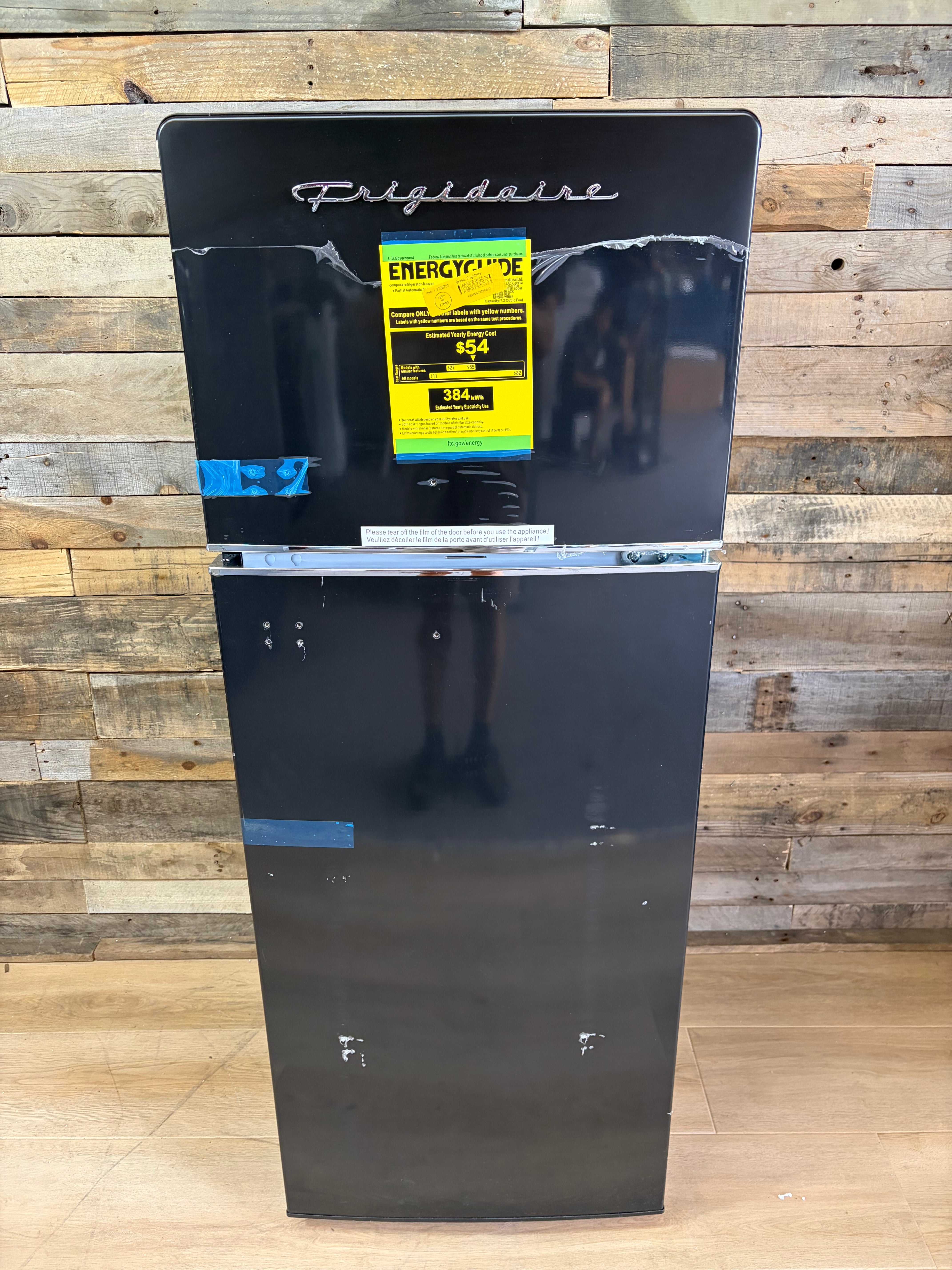 Frigidaire Black Vintage Mini Refrigerator