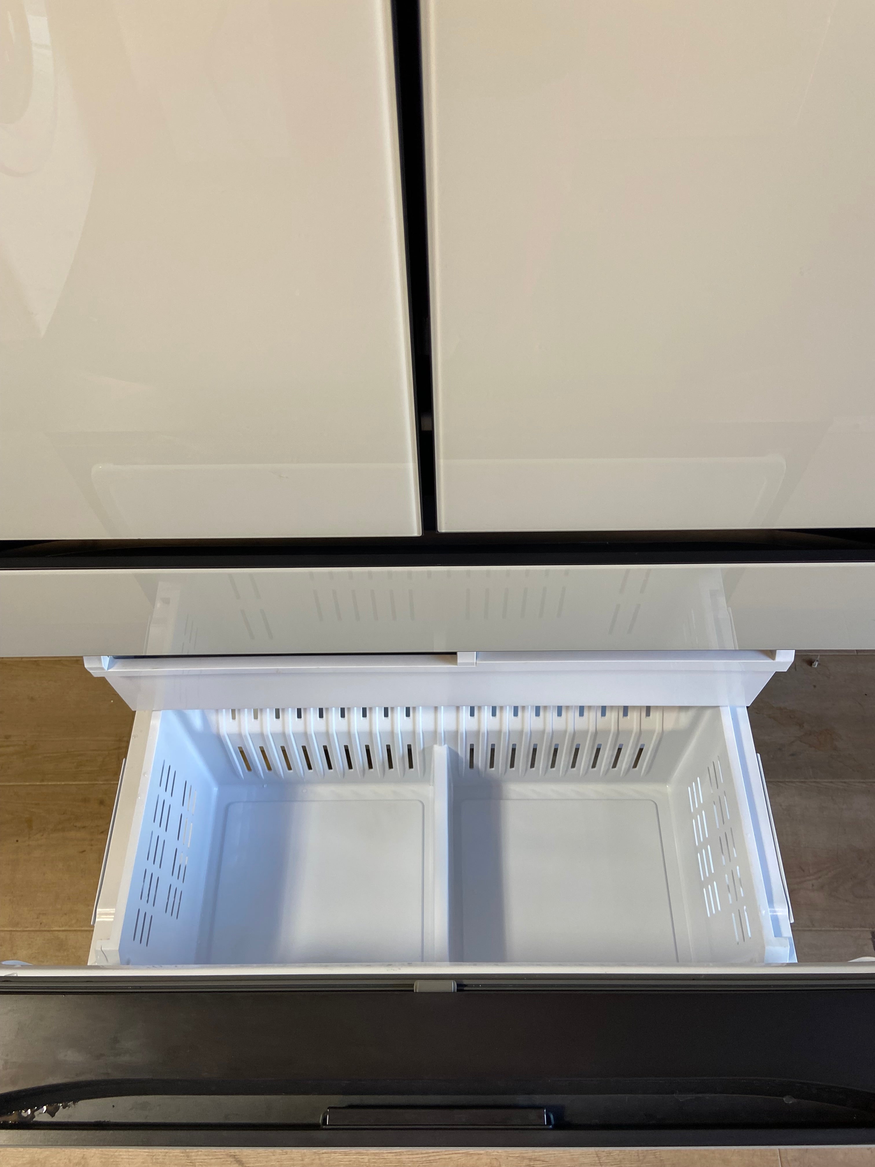 Samsung Bespoke Counter-Depth Beverage Center 23-cu ft 4 -Door 36-in Wide with Dual Ice Maker and Door within Door ( White Glass )