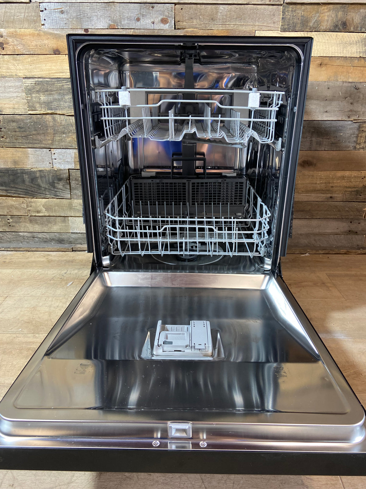 LG 24 Inch Wide 15 Place Setting Built-In Front Control Dishwasher with SenseClean
