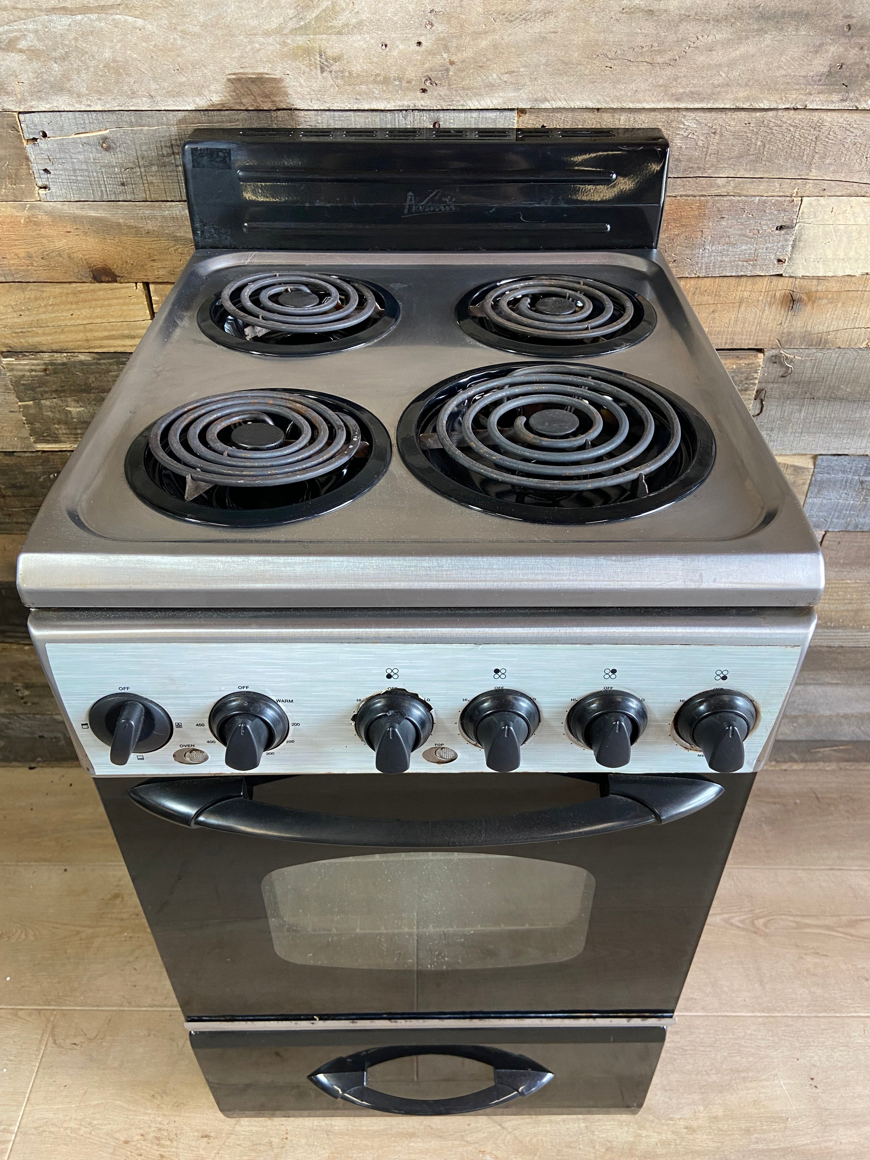 Avanti 20 Inch Freestanding Electric Range with 4 Coiled Elements