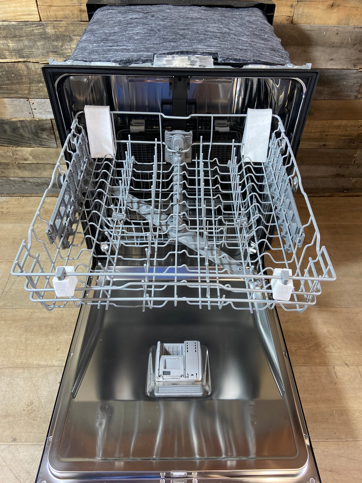 LG 24 Inch Wide 15 Place Setting Built-In Front Control Dishwasher with SenseClean
