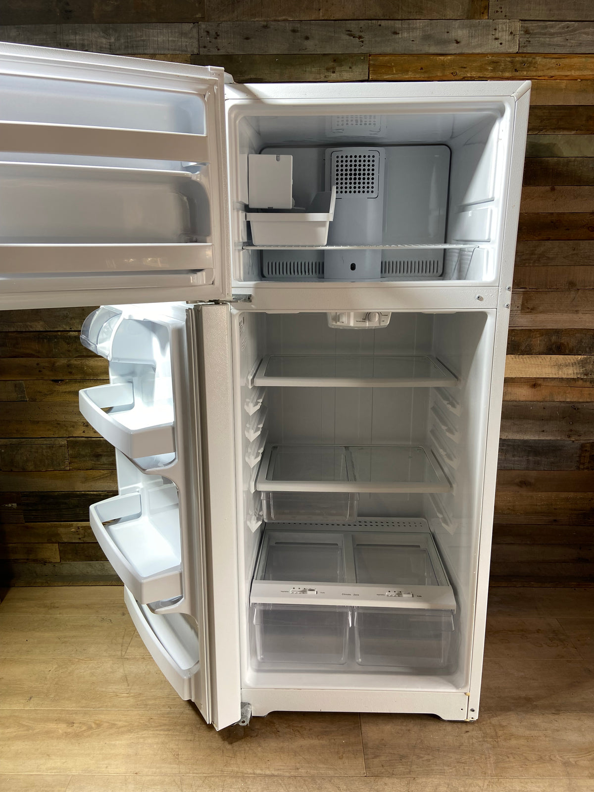 GE Top Bottom Refrigerator With Ice Maker