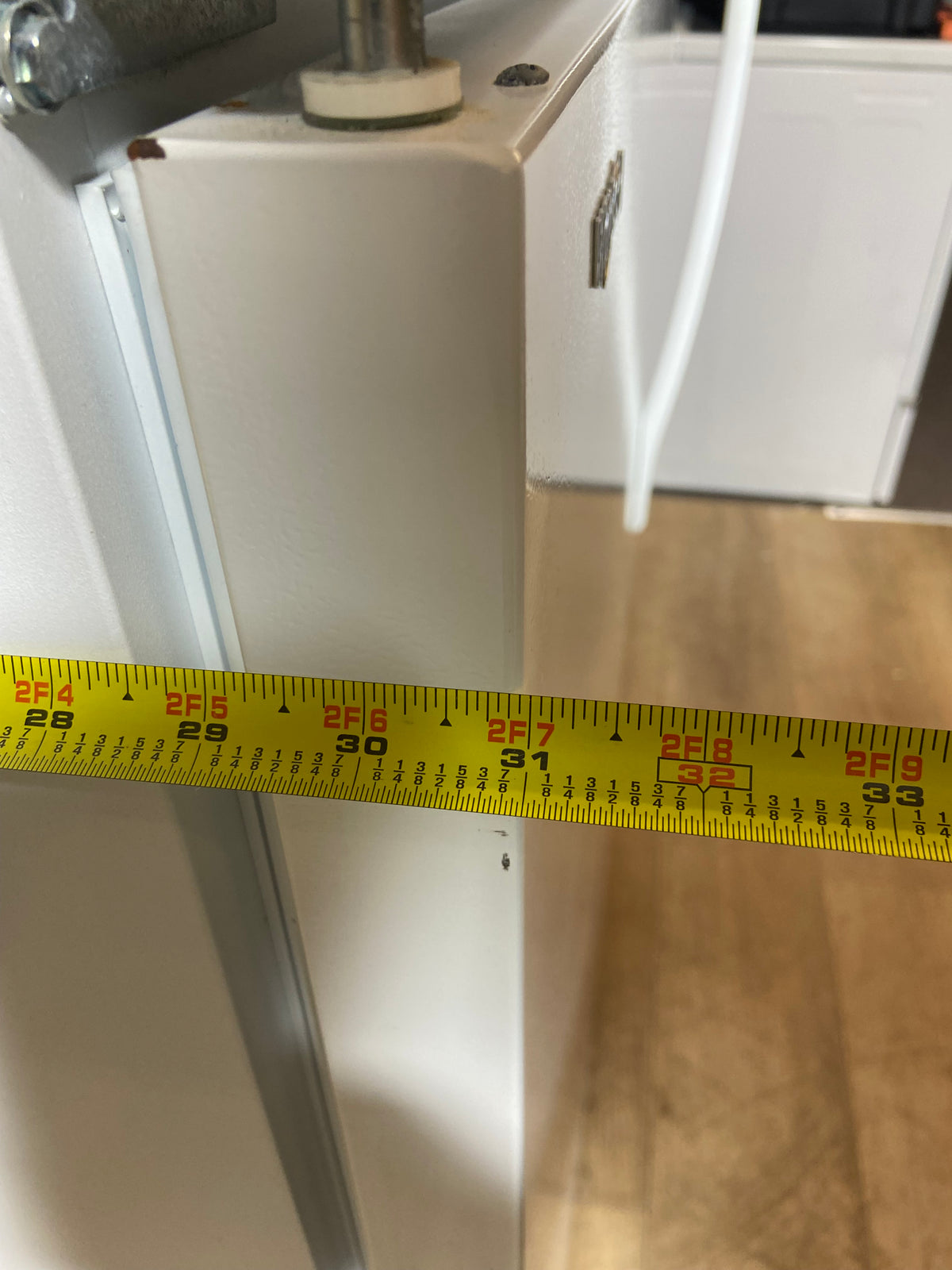 GE White Top/Bottom Refrigerator With Ice Maker