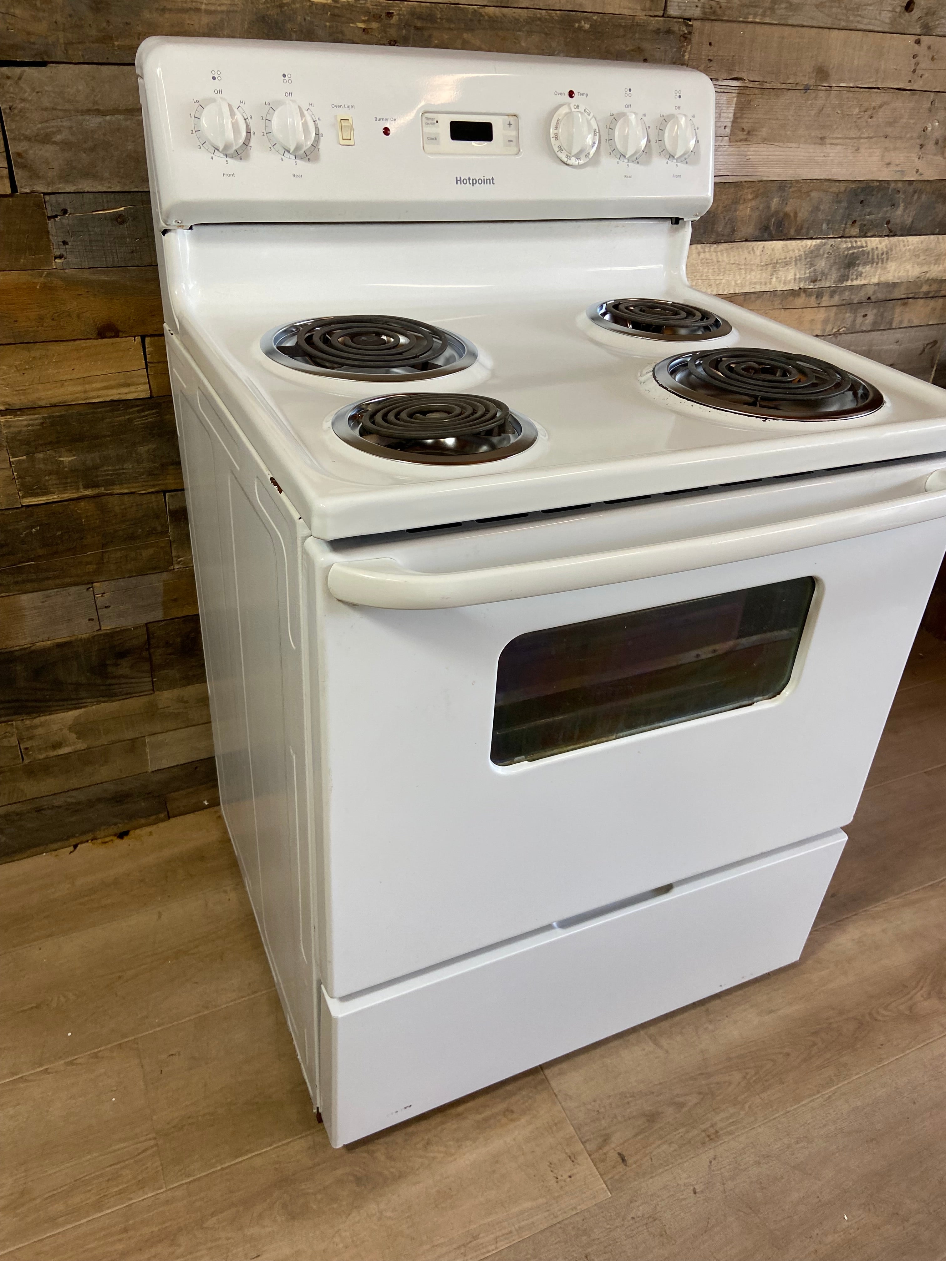 White Digital Hotpoint 4 Burner Coil Top Range