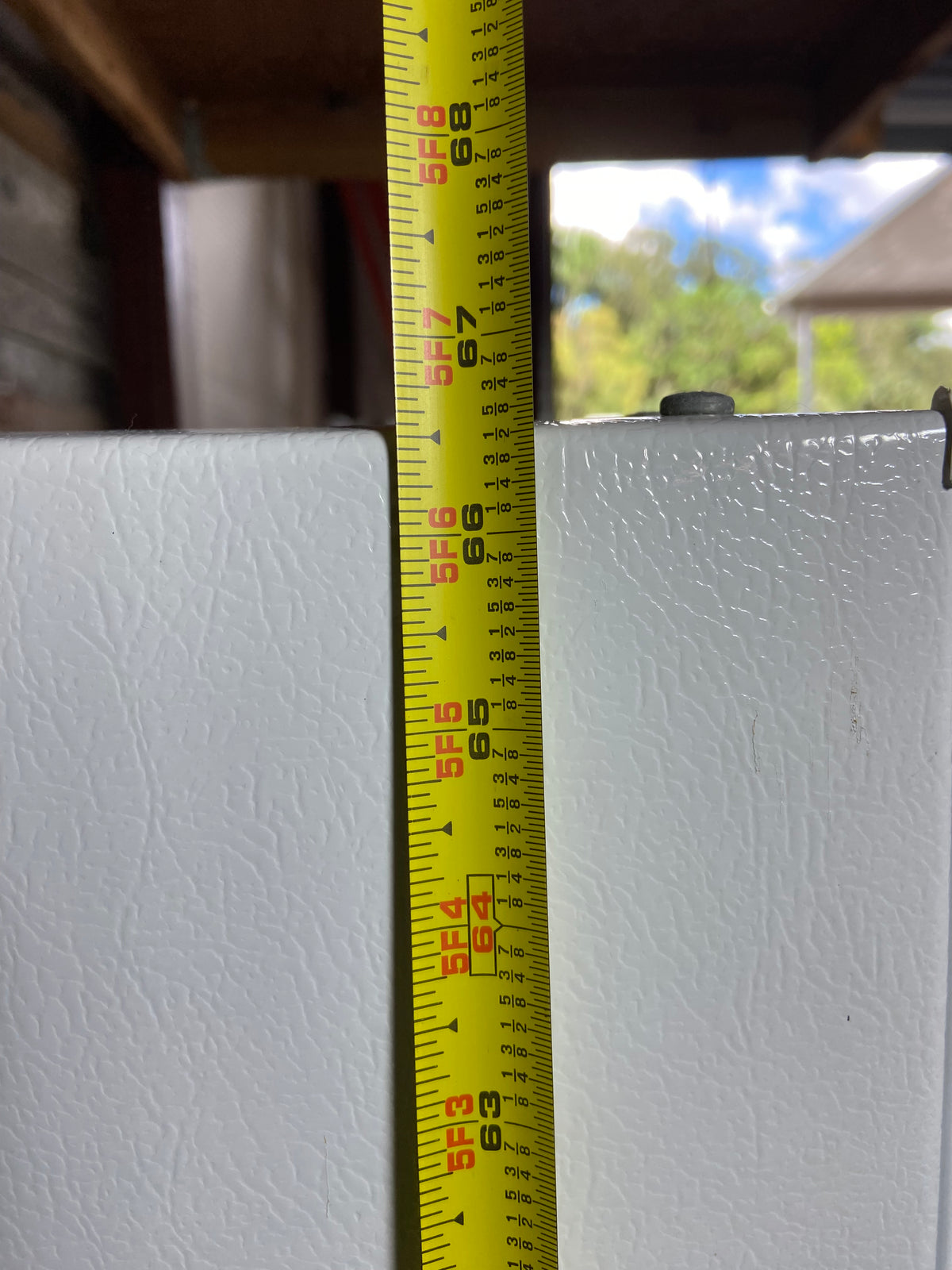 GE White Top/Bottom Refrigerator With Ice Maker