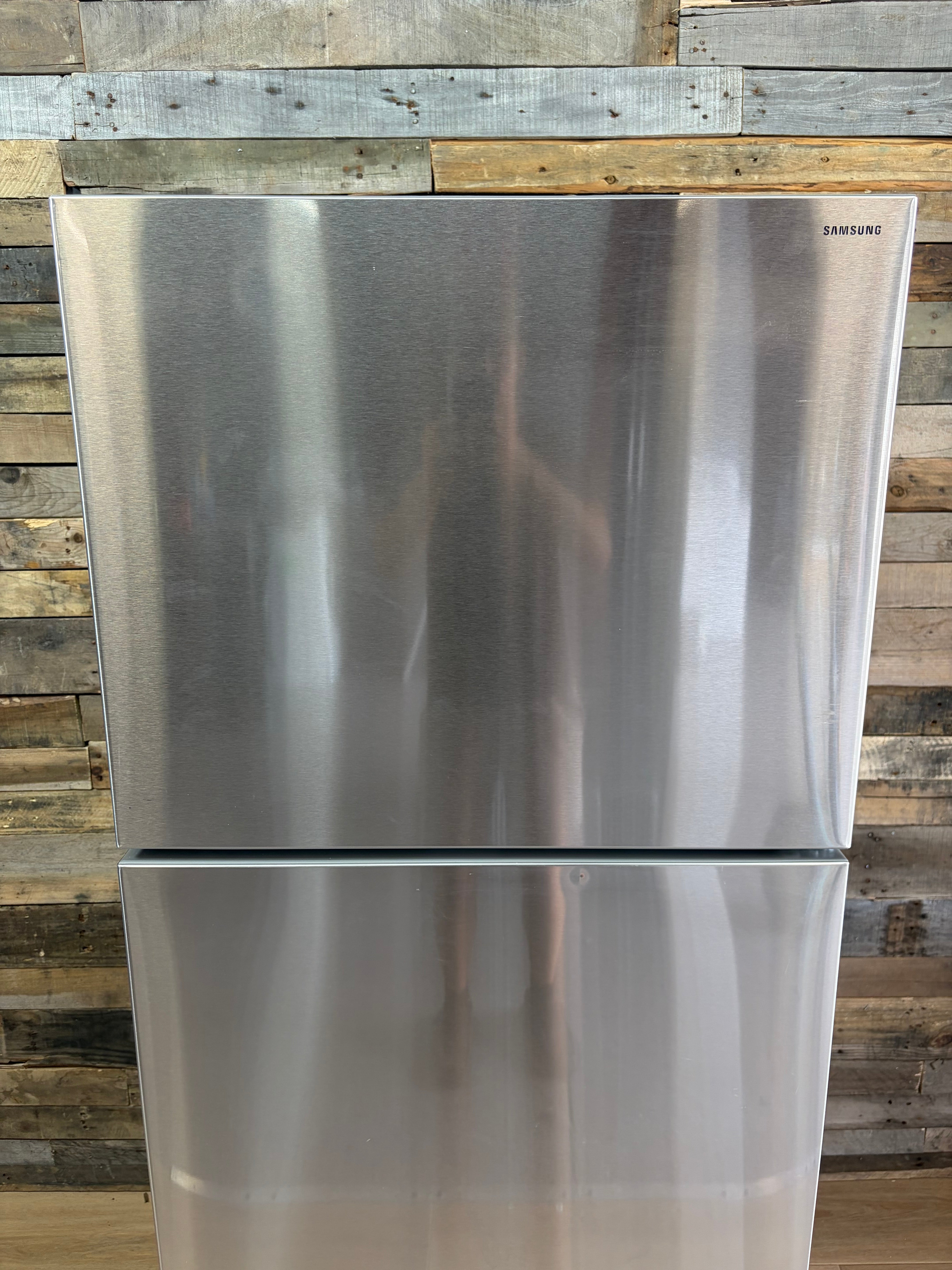 Samsung 18-Cu. Ft. Top Freezer Refrigerator with Ice Maker