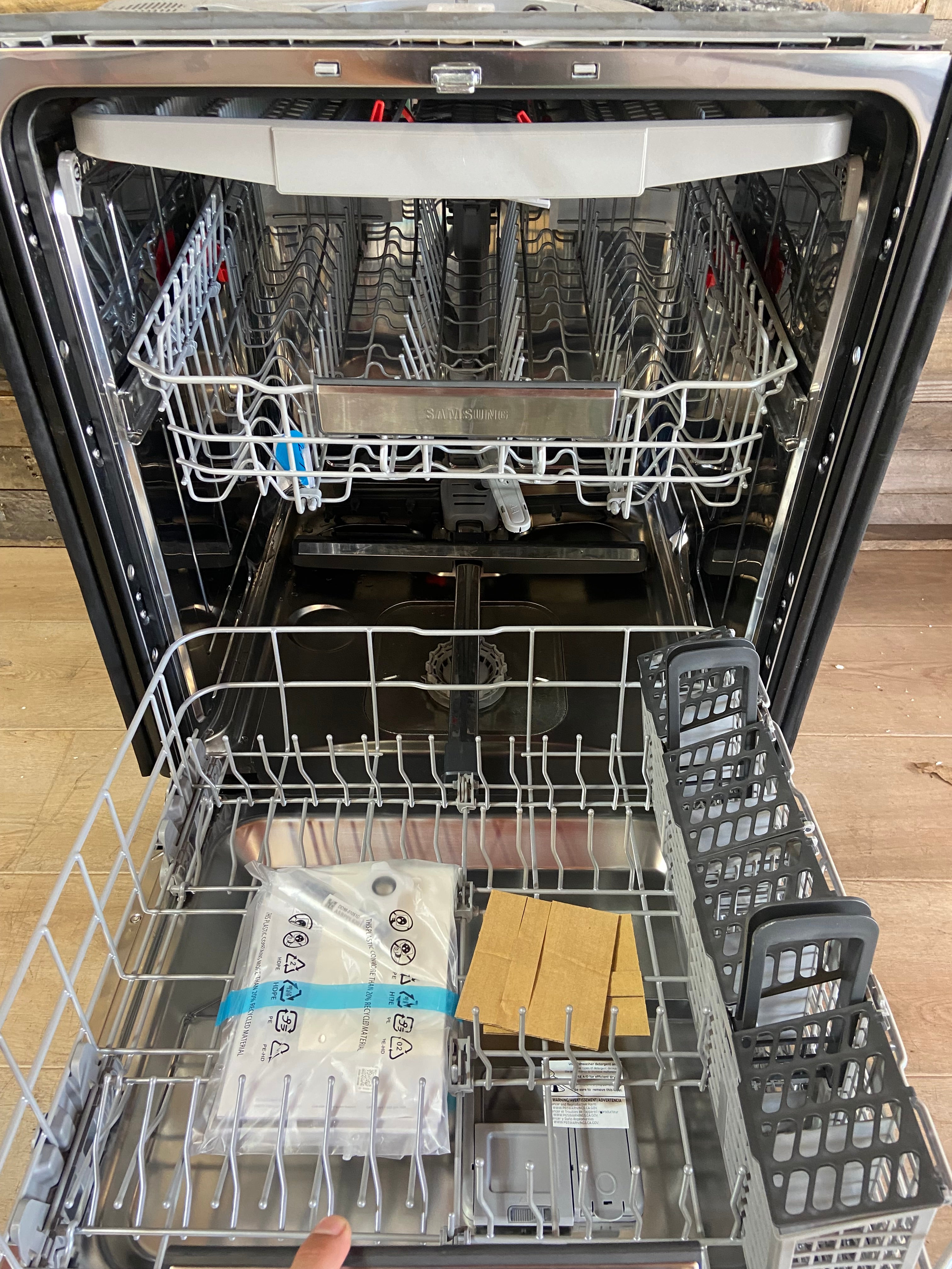 Samsung 24" Fingerprint Resistant Black Stainless Steel Top Control Built In Dishwasher
