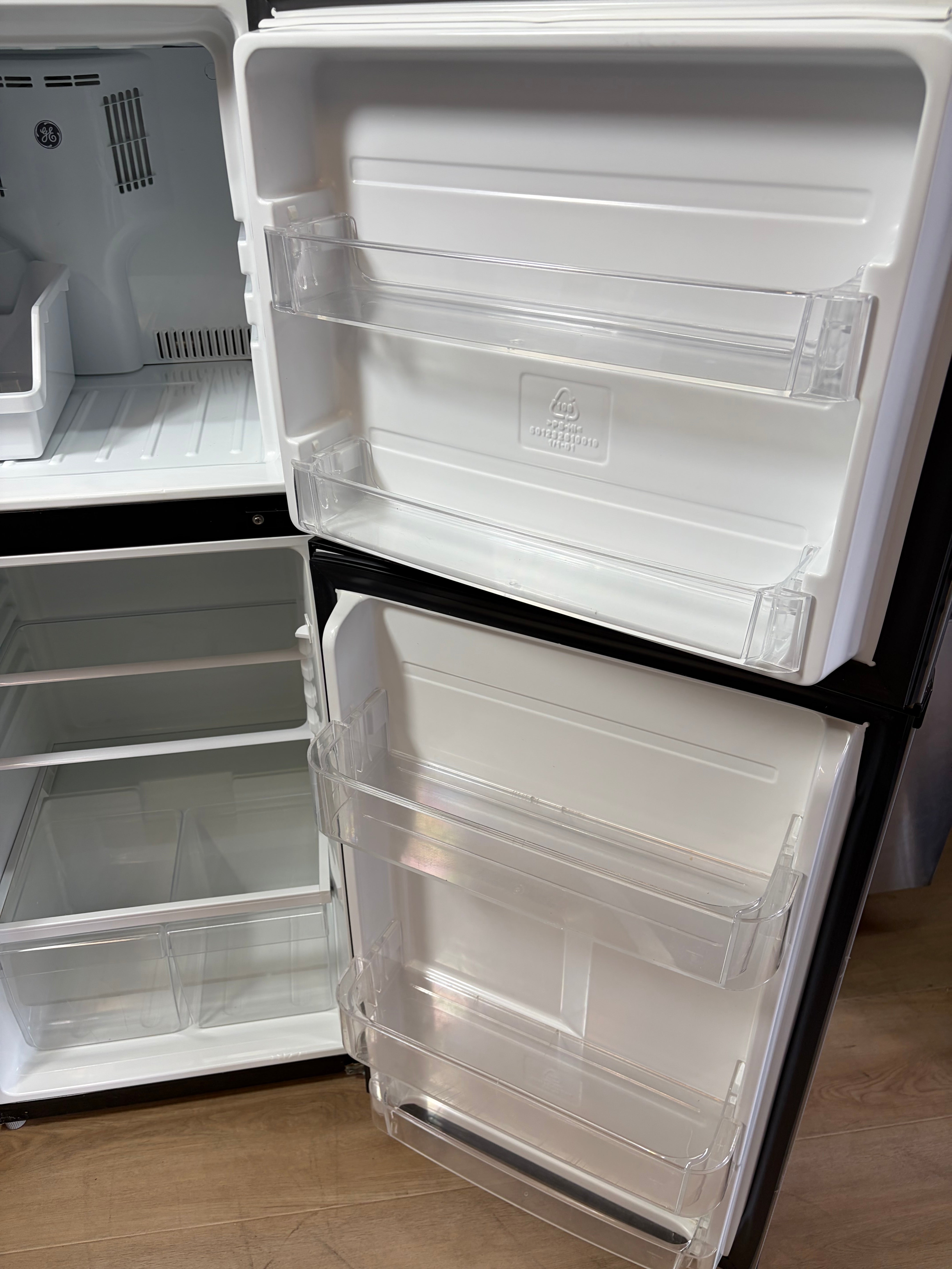GE Apartment Size Kitchen Set