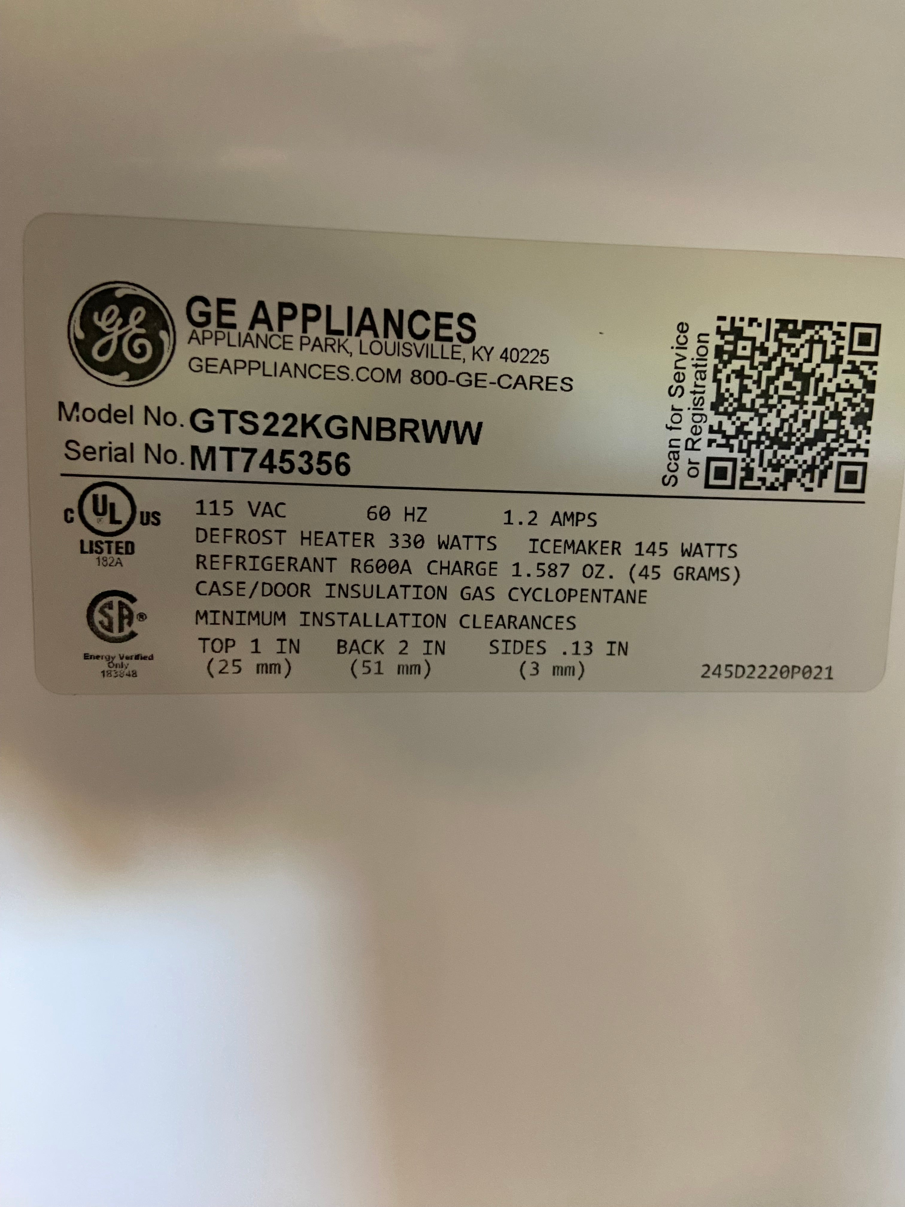 GE White Refrigerator With Ice Maker