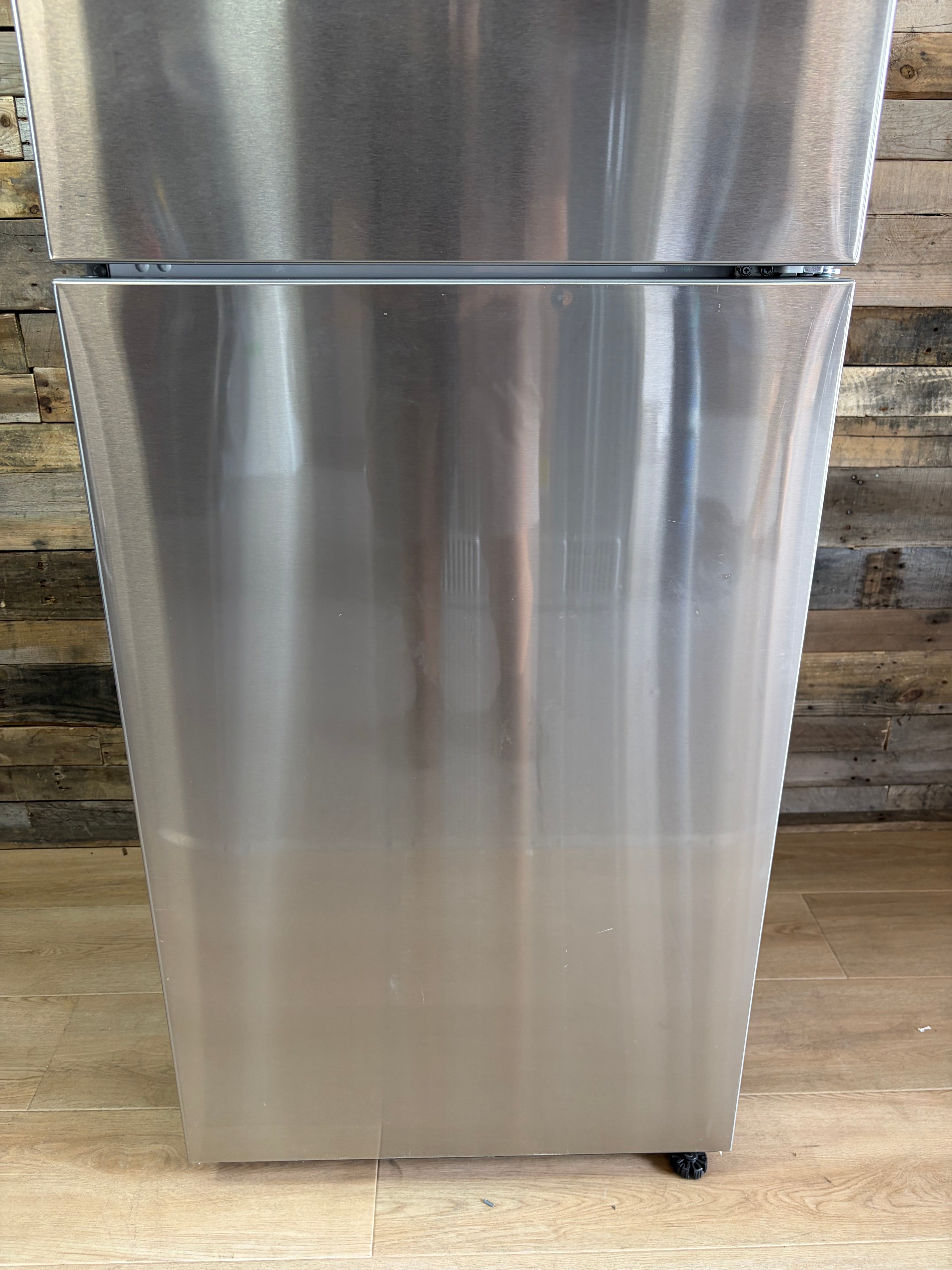 Samsung 18-Cu. Ft. Top Freezer Refrigerator with Ice Maker