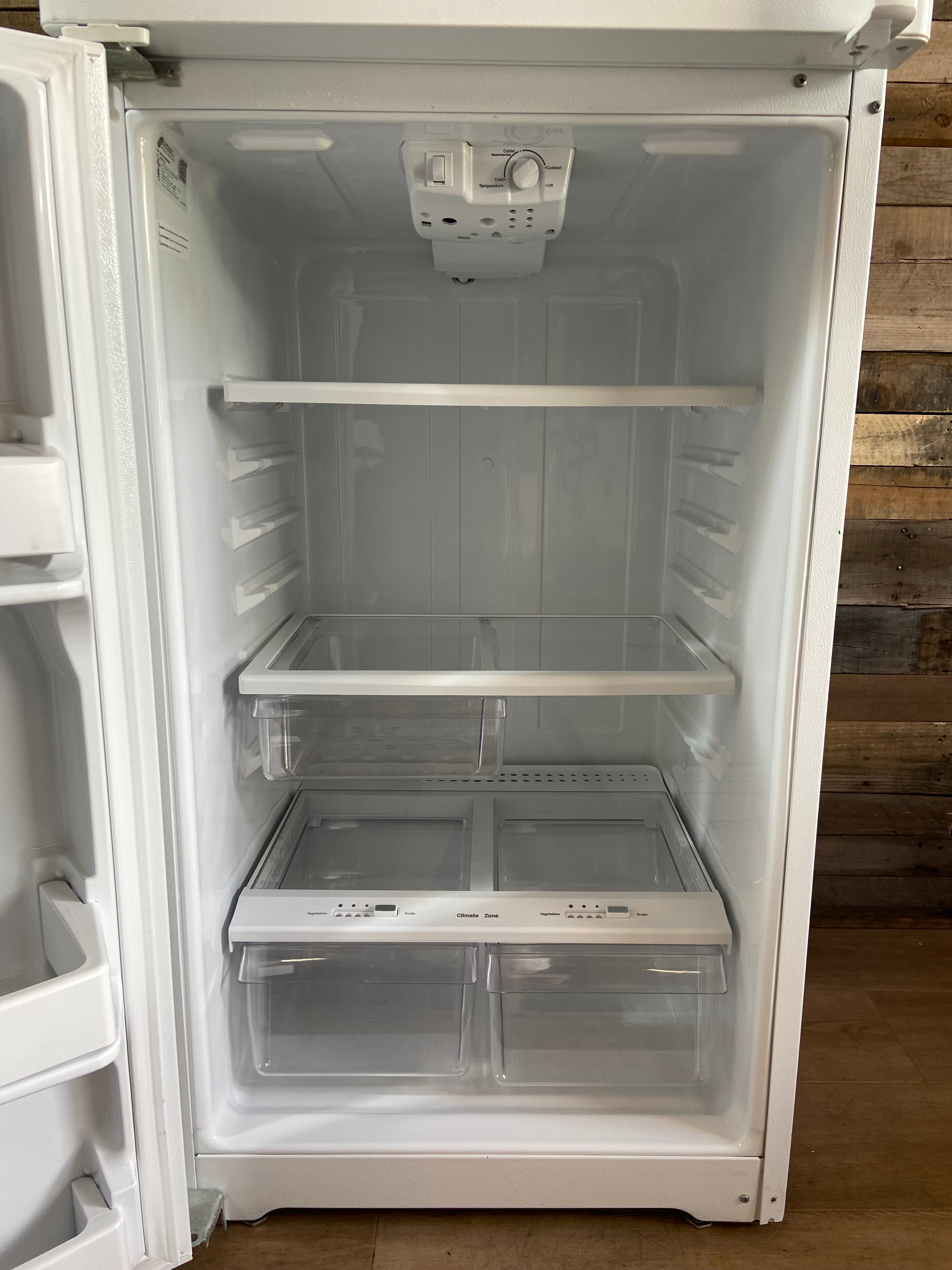 GE White Top/Bottom Refrigerator With Ice Maker