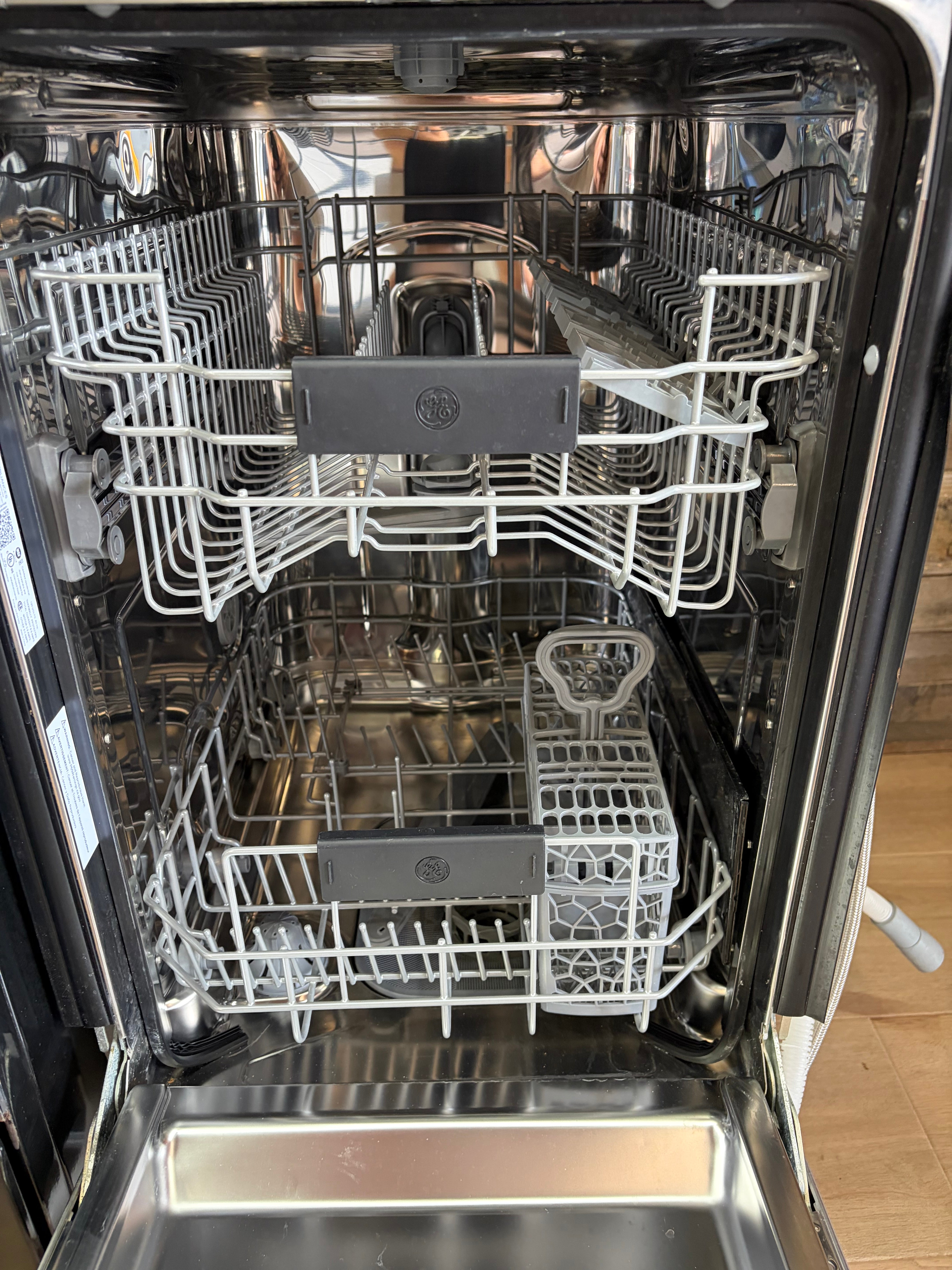 GE Apartment Sized Stainless Kitchen Set