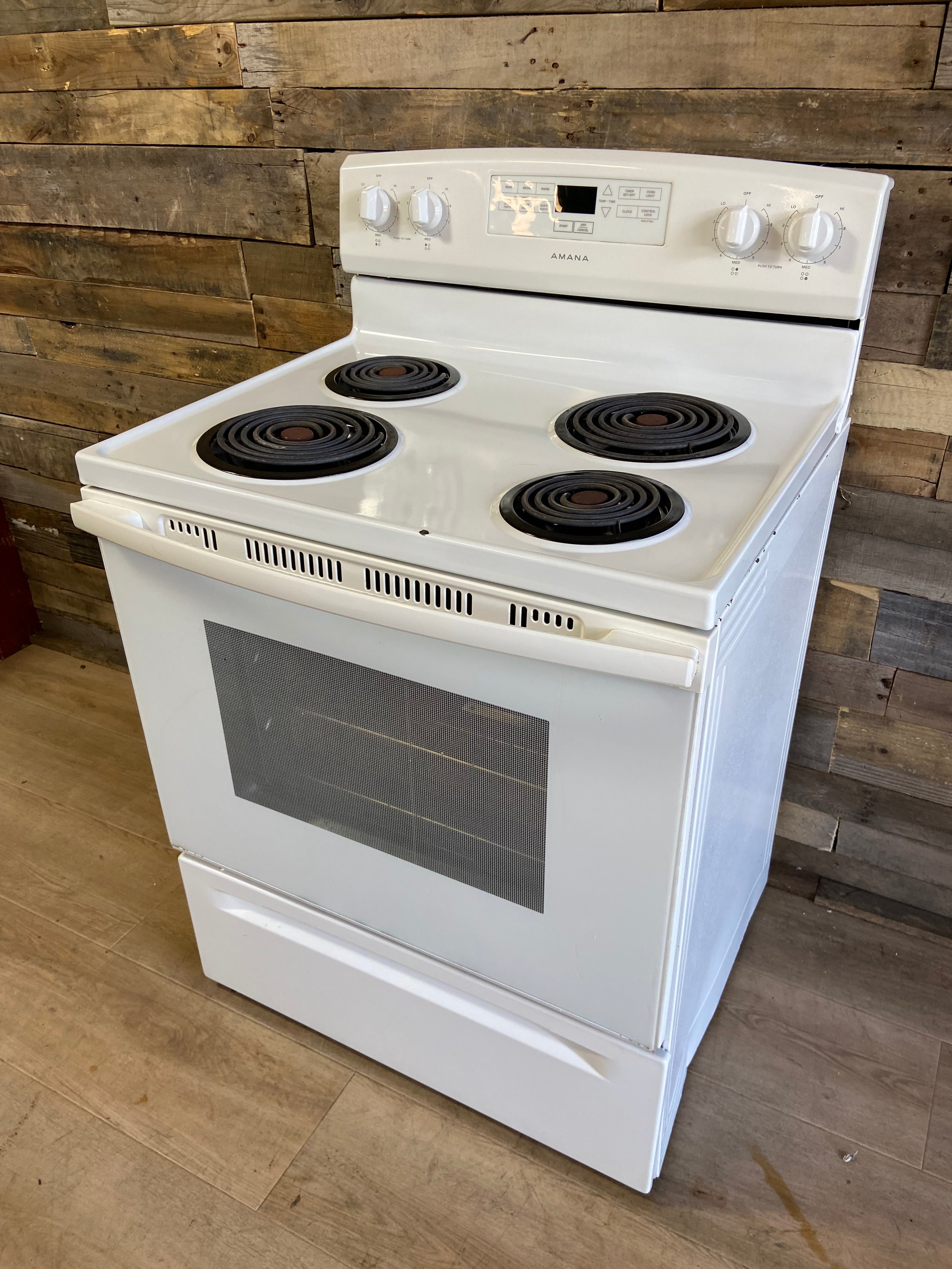 Amana White 4 Burner Coil Top Range