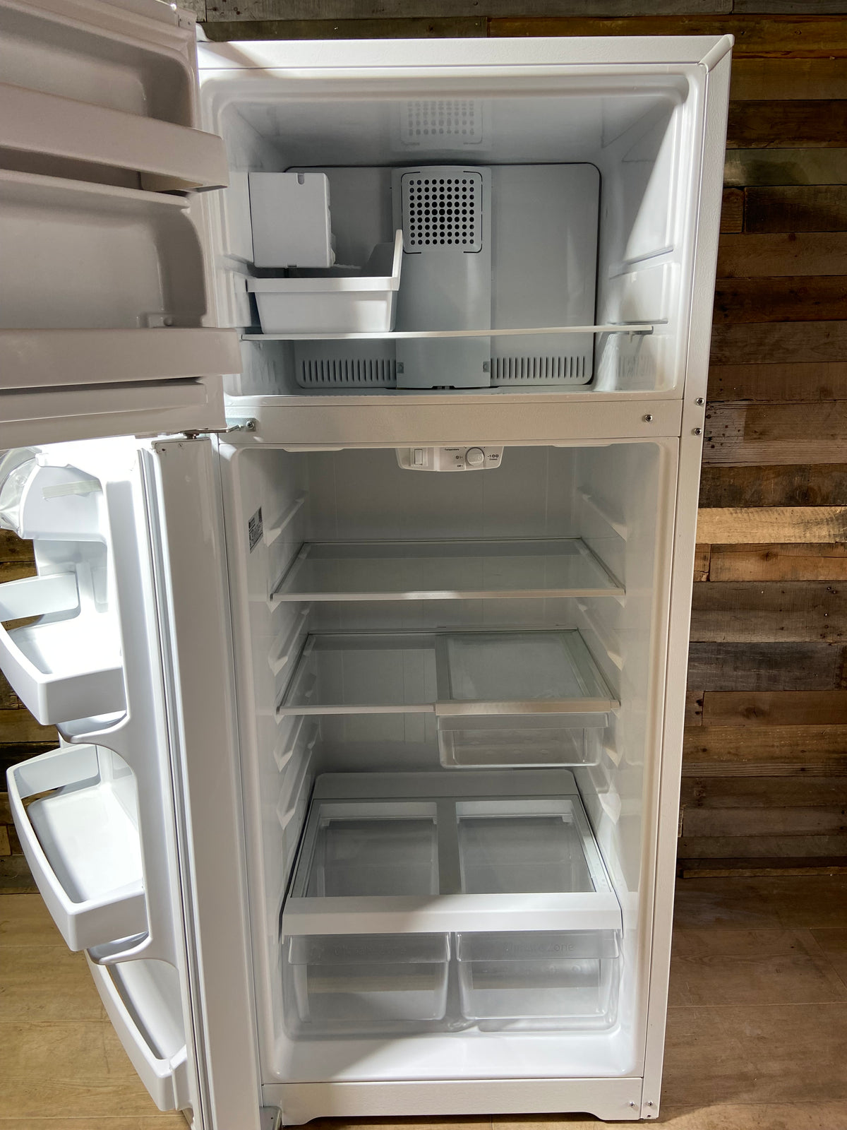 GE White Top/Bottom Refrigerator With Ice Maker