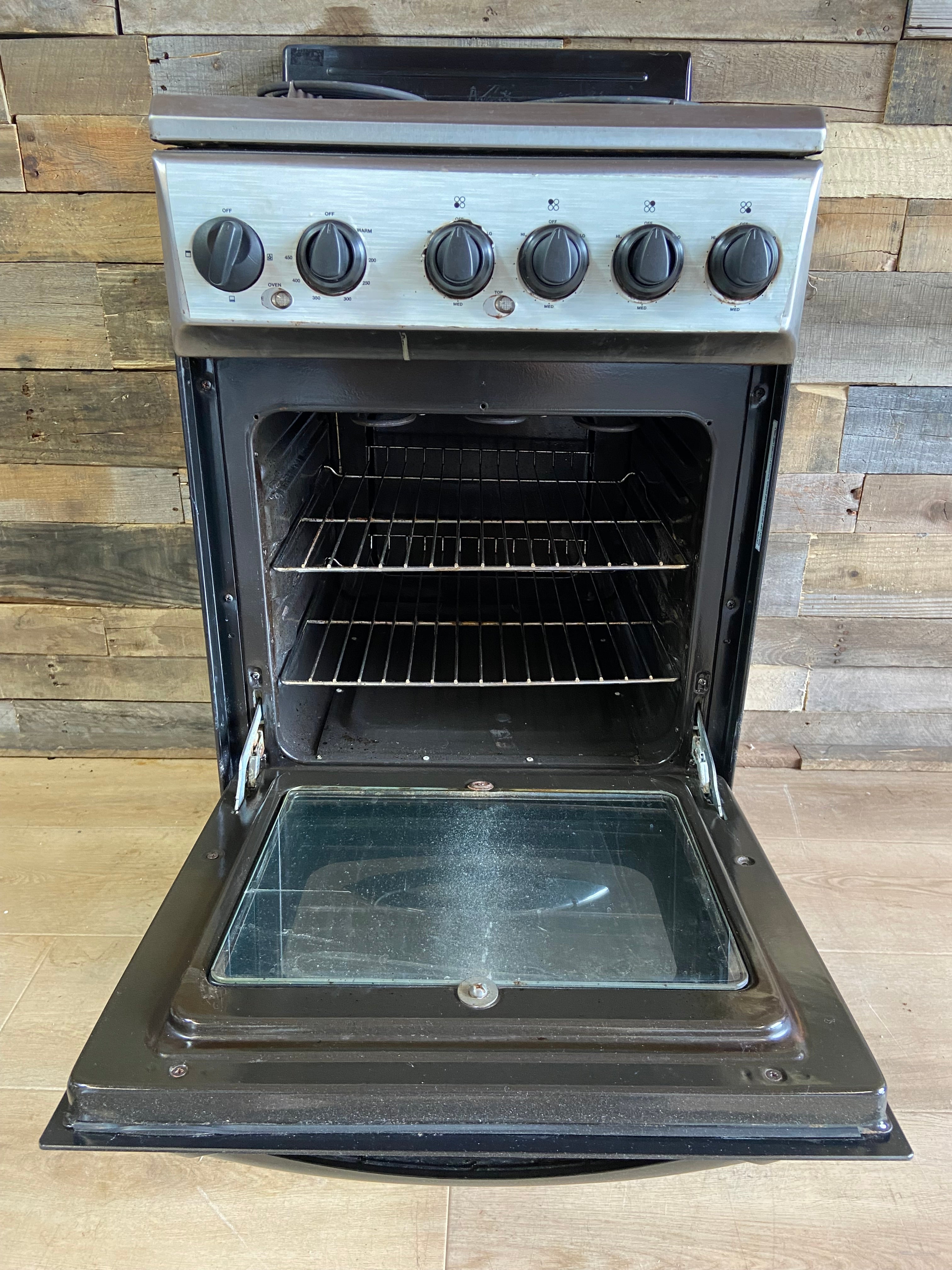 Avanti 20 Inch Freestanding Electric Range with 4 Coiled Elements