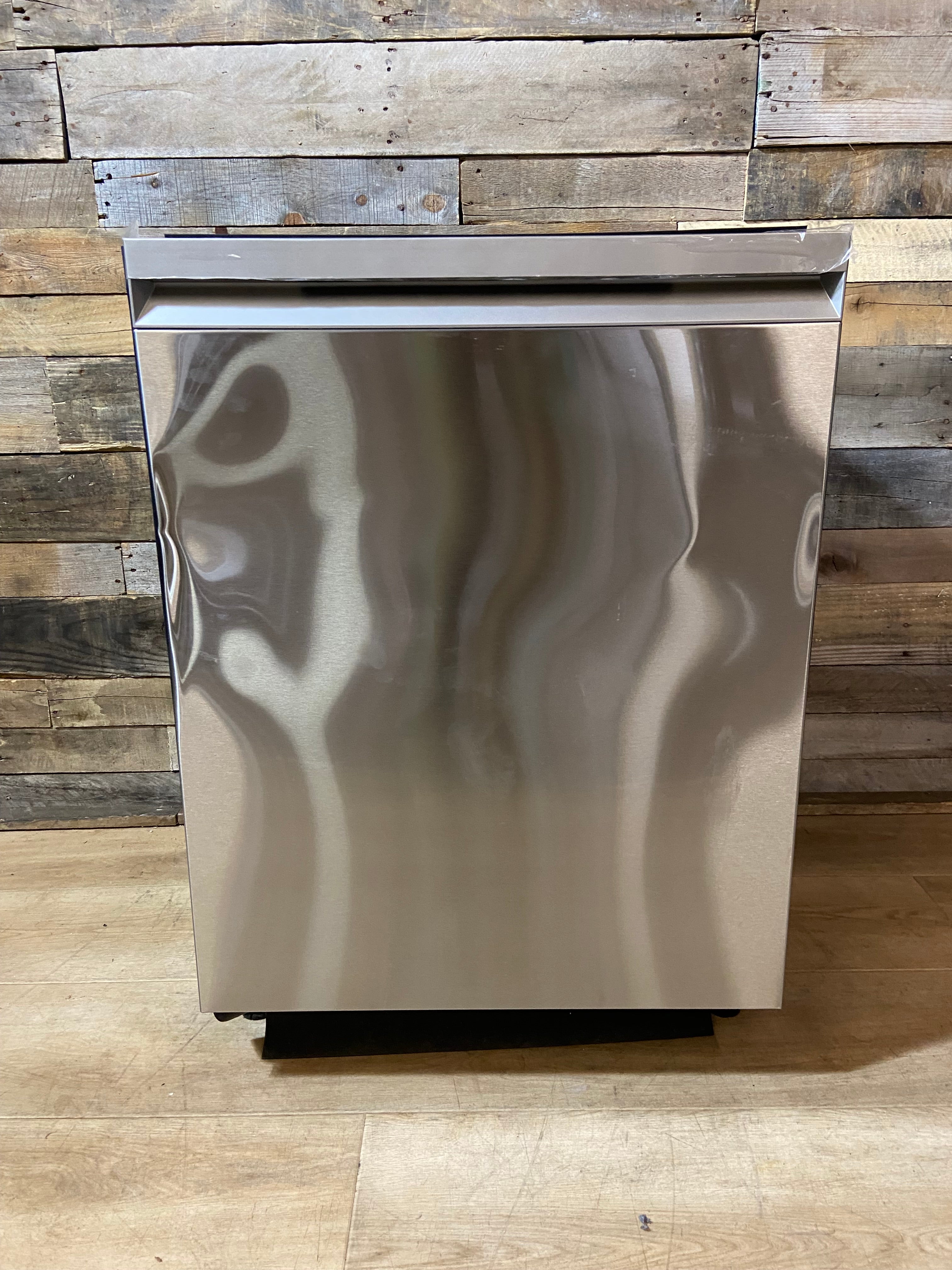 Samsung 24-in Top Control Built-in Dishwasher With Third Rack, AutoRelease Door and StormWash , 38-Decibel