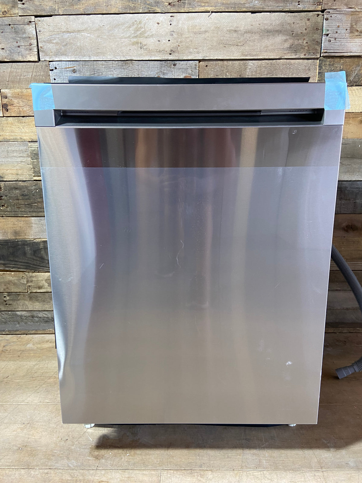 LG ThinQ FlushFit 24-in Top Control Built-in Dishwasher ( Printproof Stainless Steel ) With Third Rack, QuadWash