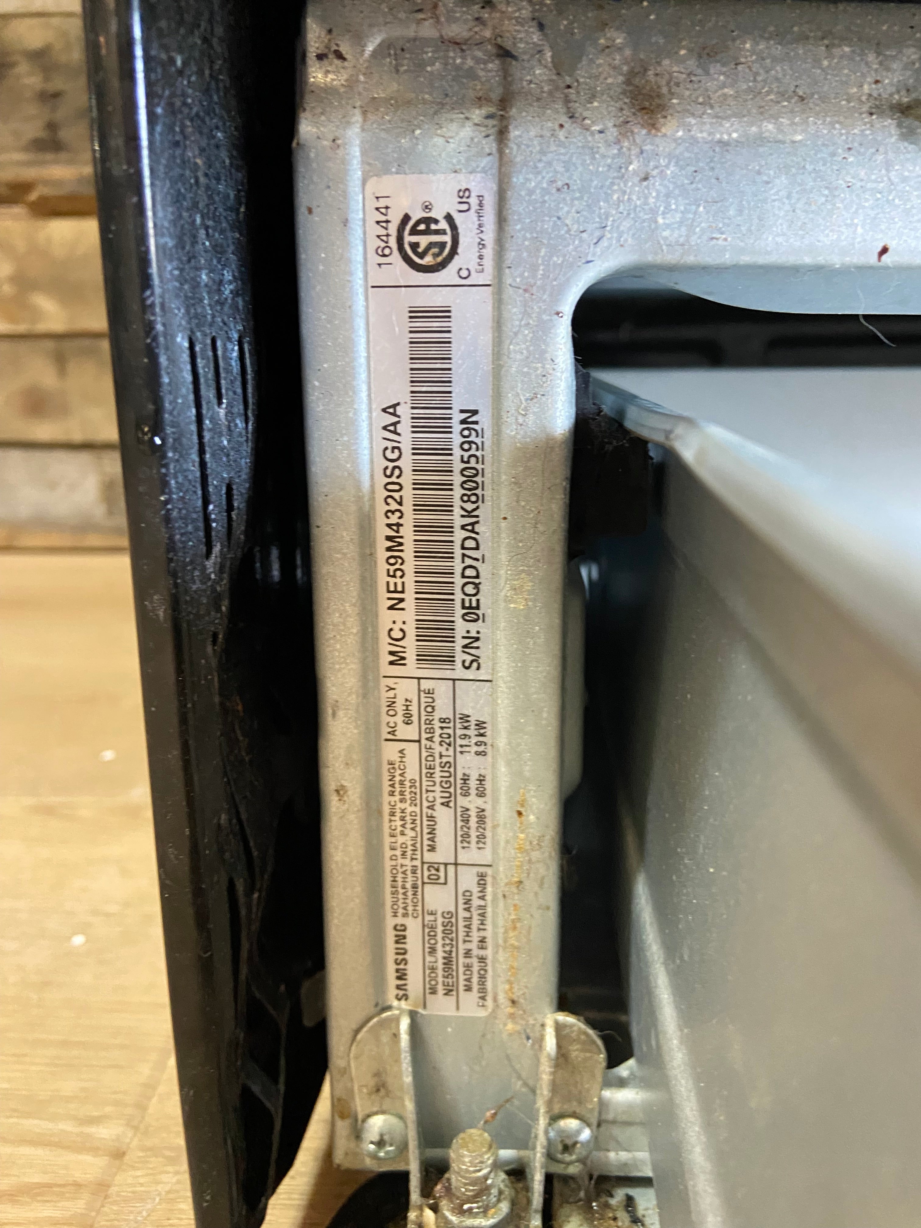 Samsung Black Stainless 5 Burner Range With Convection