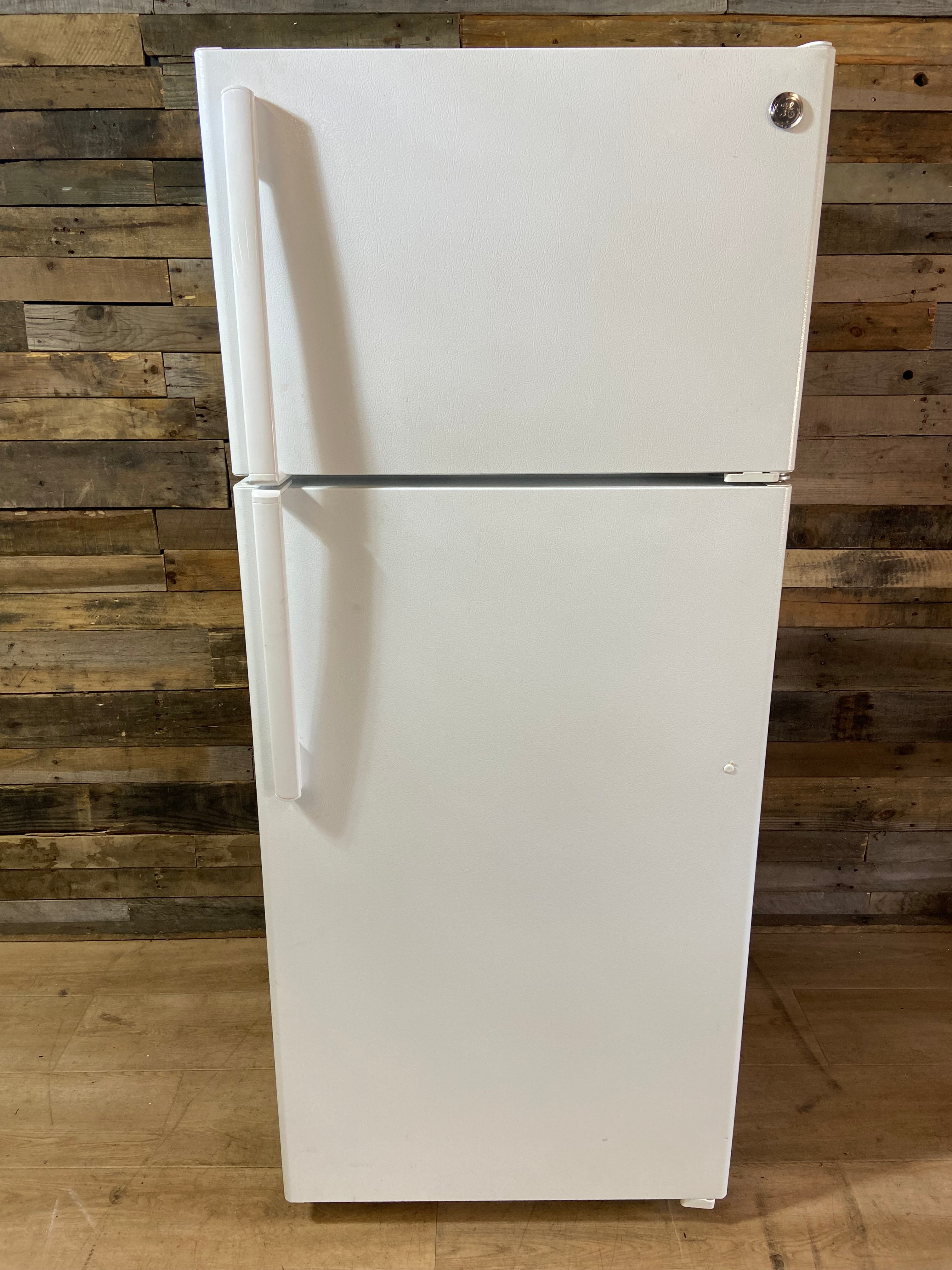 GE White Top Bottom Refrigerator with ice maker