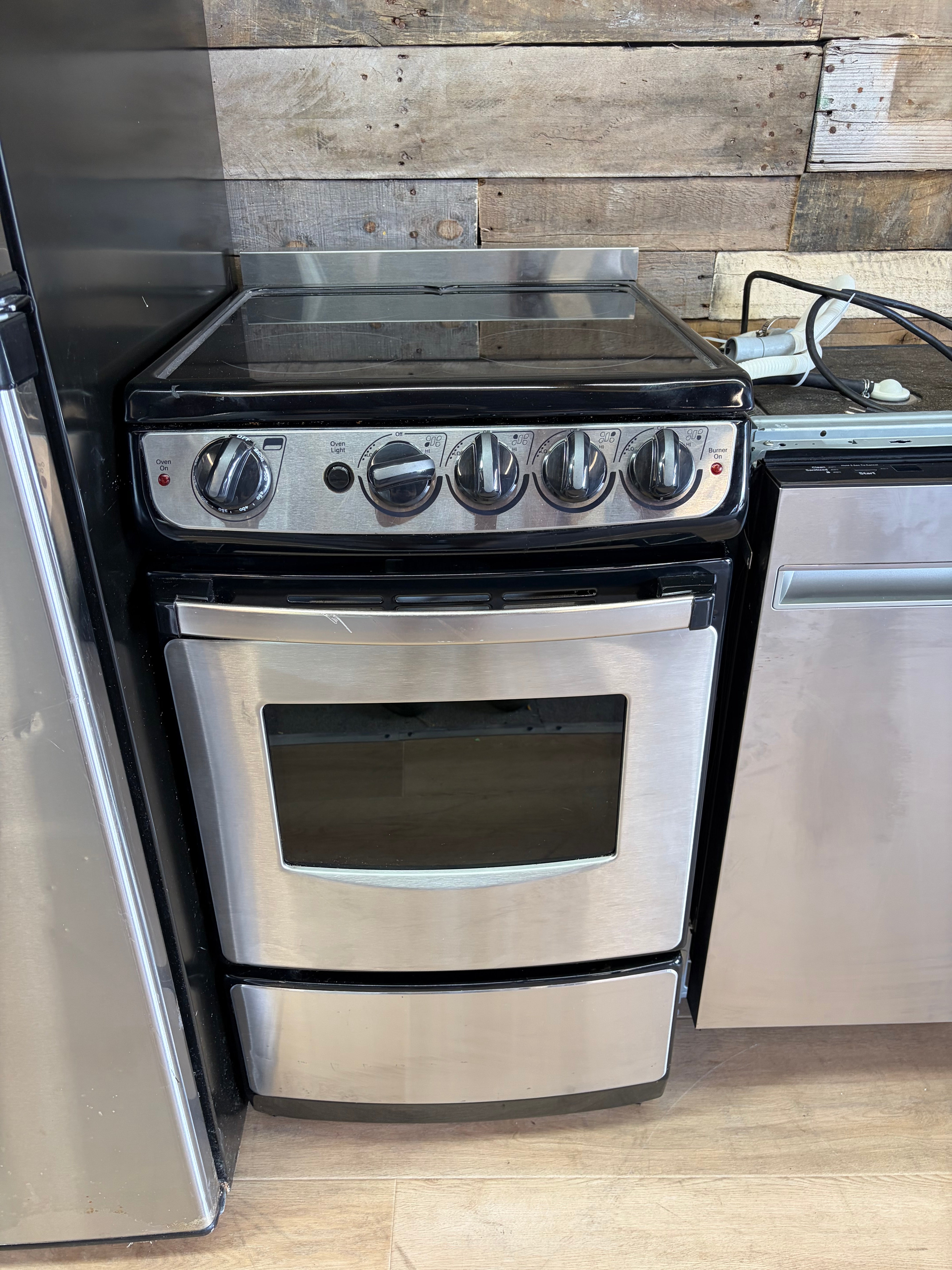GE Apartment Size Kitchen Set