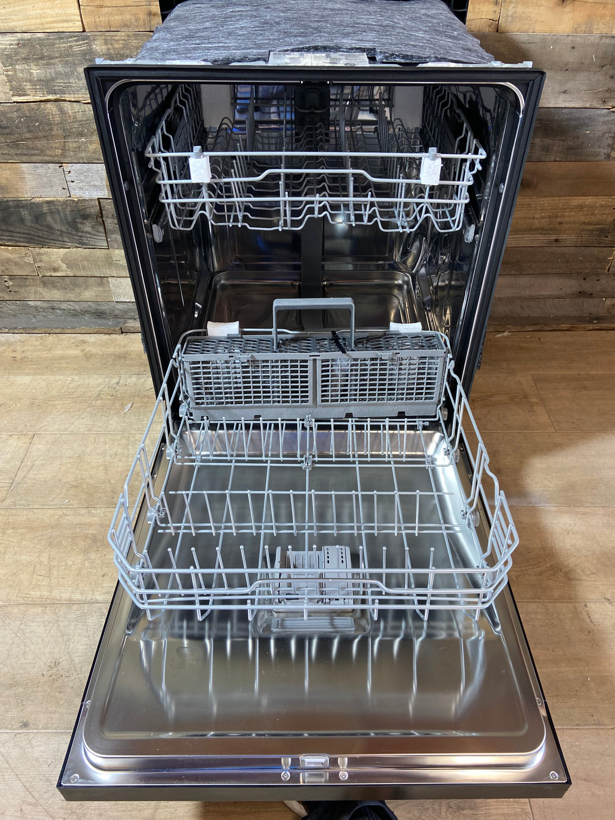 LG 24 Inch Wide 15 Place Setting Built-In Front Control Dishwasher with SenseClean