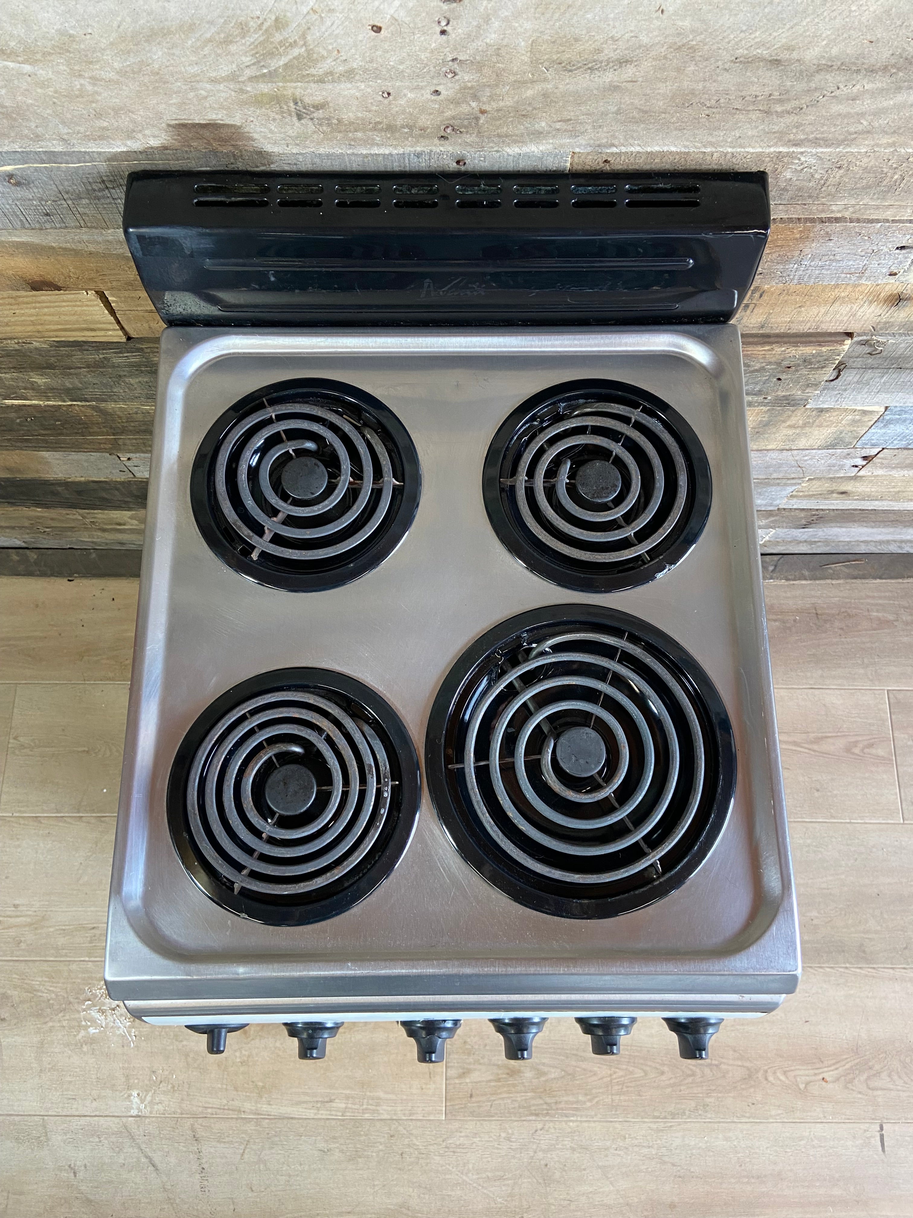 Avanti 20 Inch Freestanding Electric Range with 4 Coiled Elements